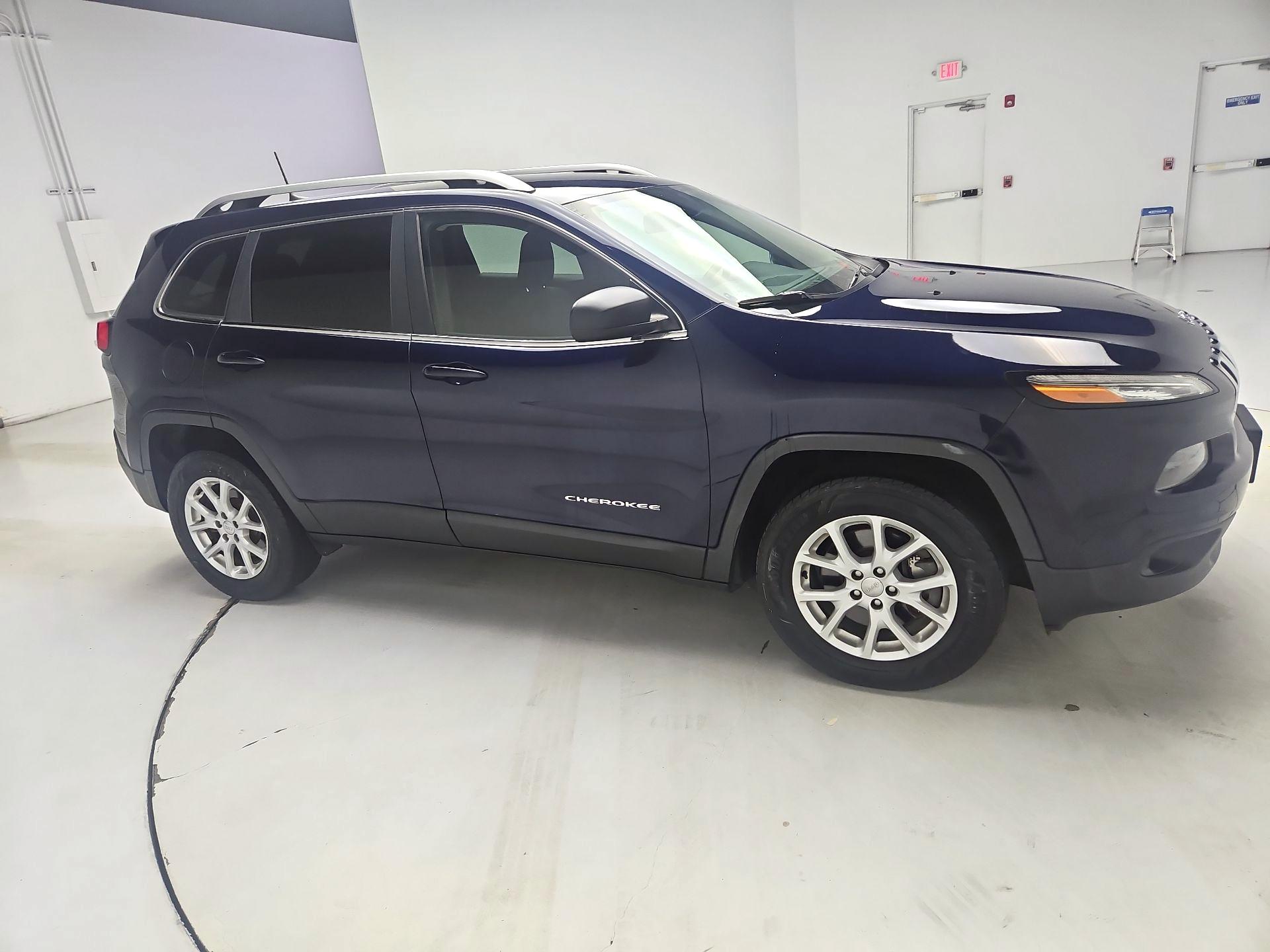 Thumbnail: 2016 Jeep Cherokee - 4