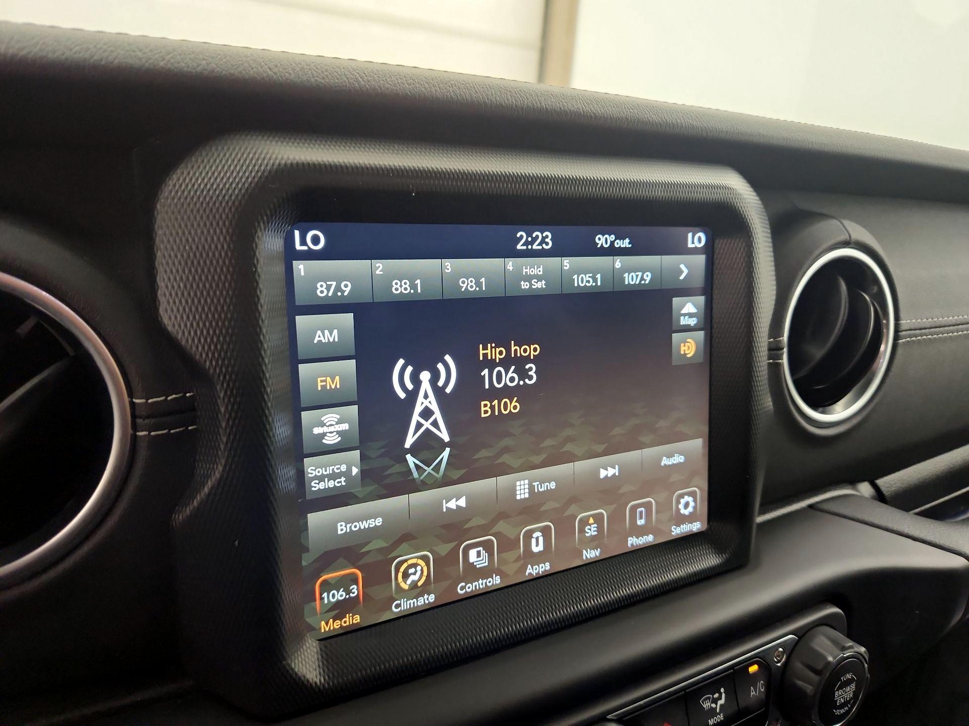 Thumbnail: 2022 Jeep Wrangler - 16