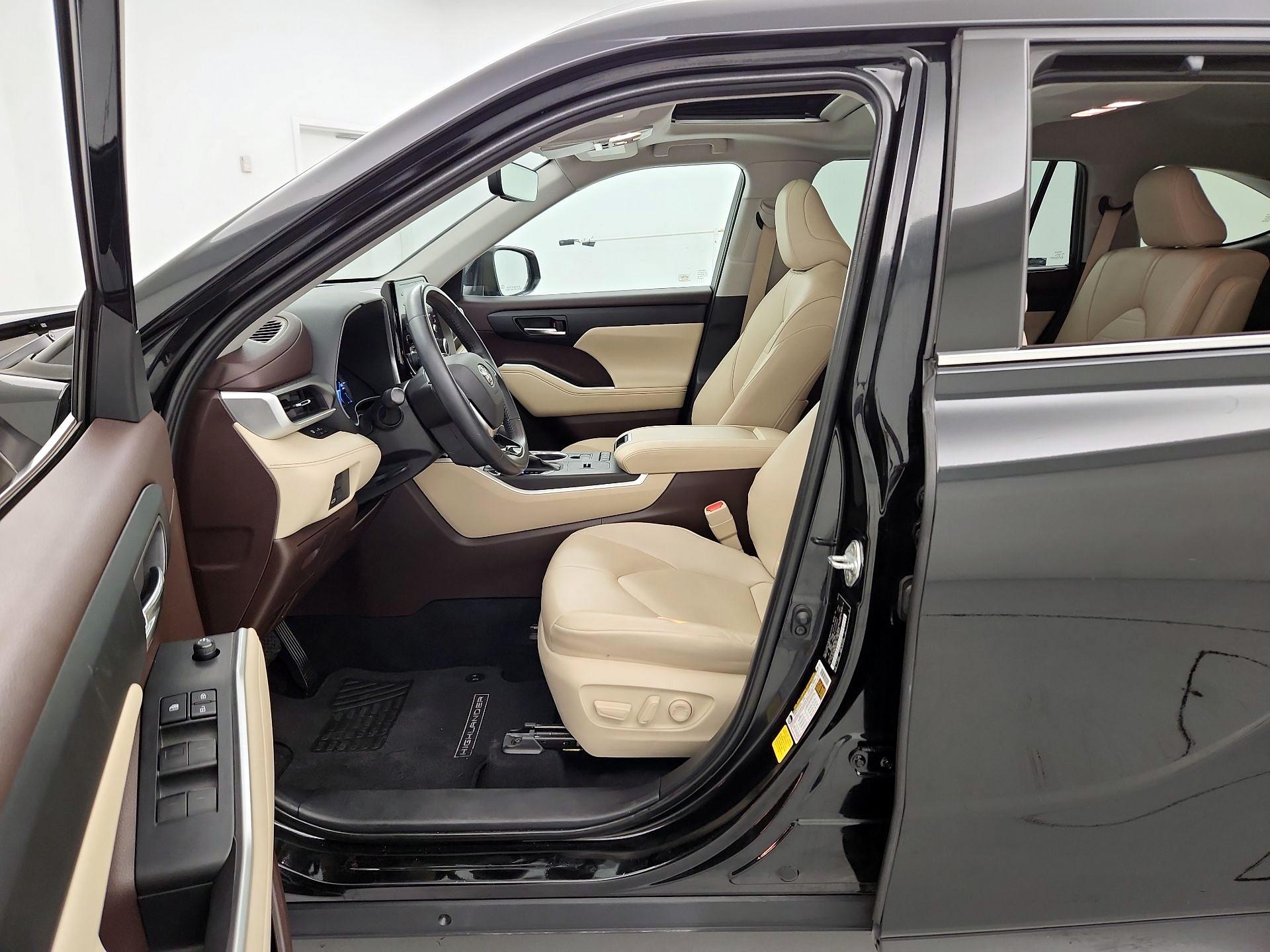 Thumbnail: 2020 Toyota Highlander - 11