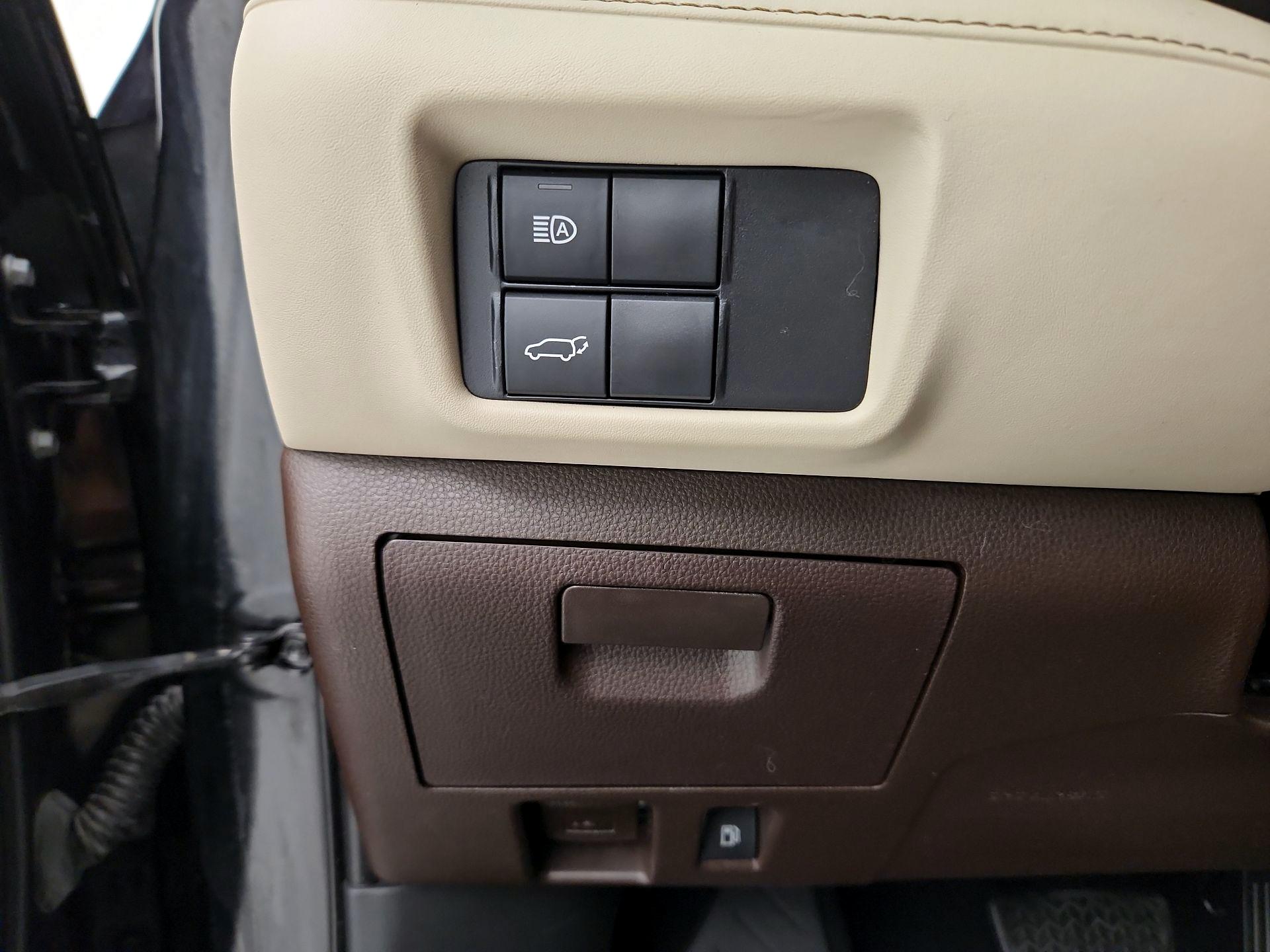 Thumbnail: 2020 Toyota Highlander - 13