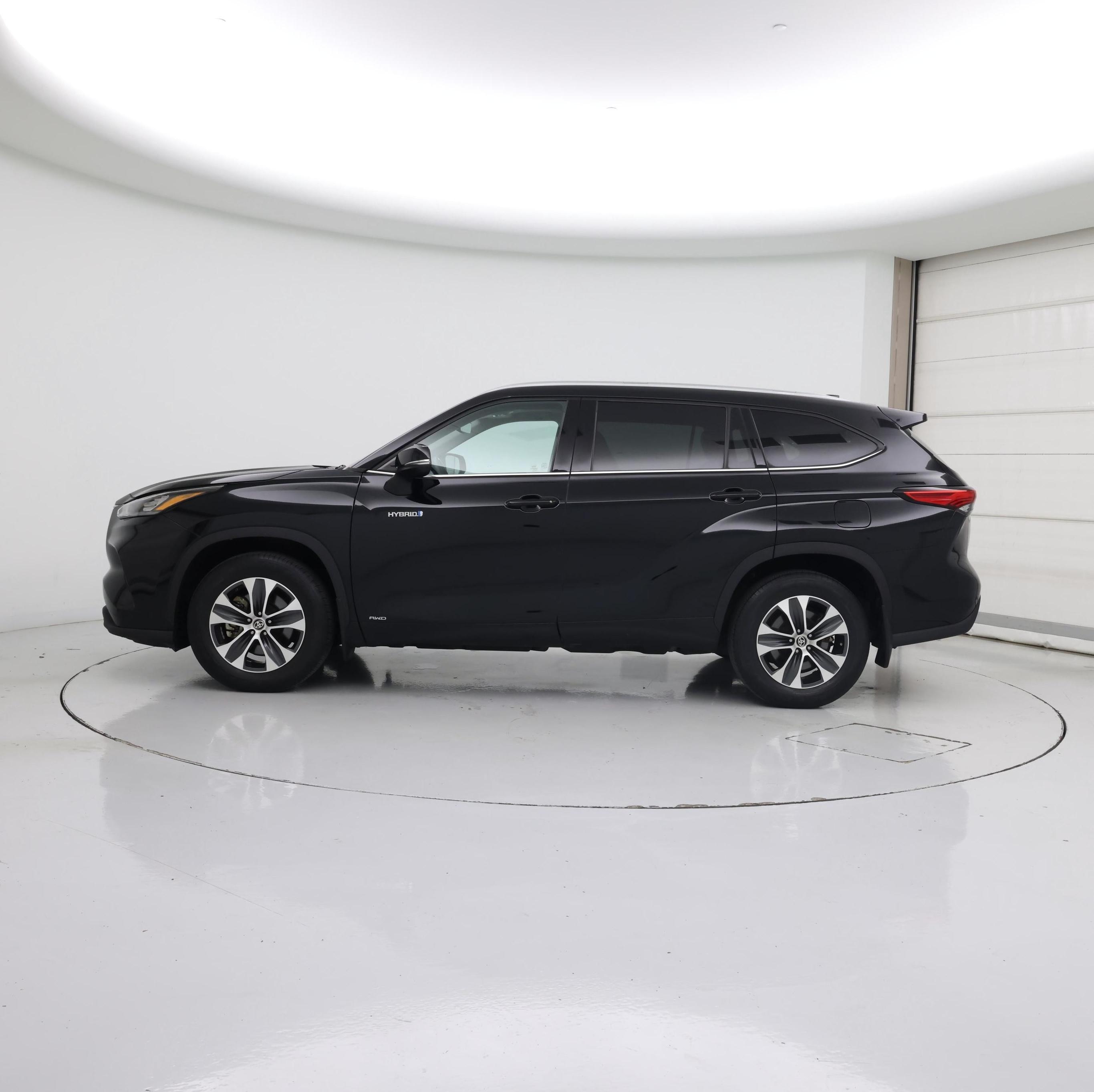 Thumbnail: 2020 Toyota Highlander - 3