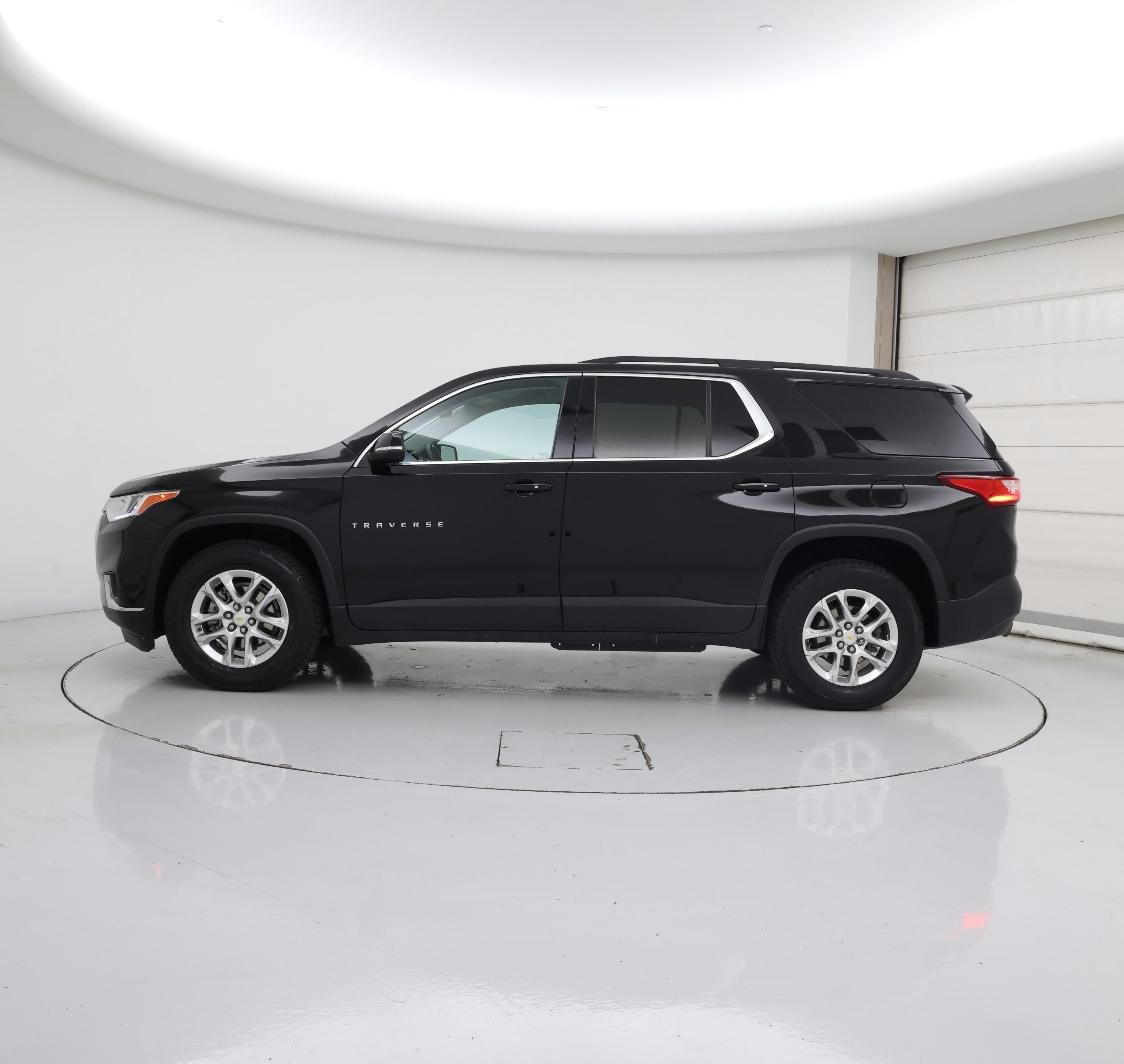 Thumbnail: 2021 Chevrolet Traverse - 3