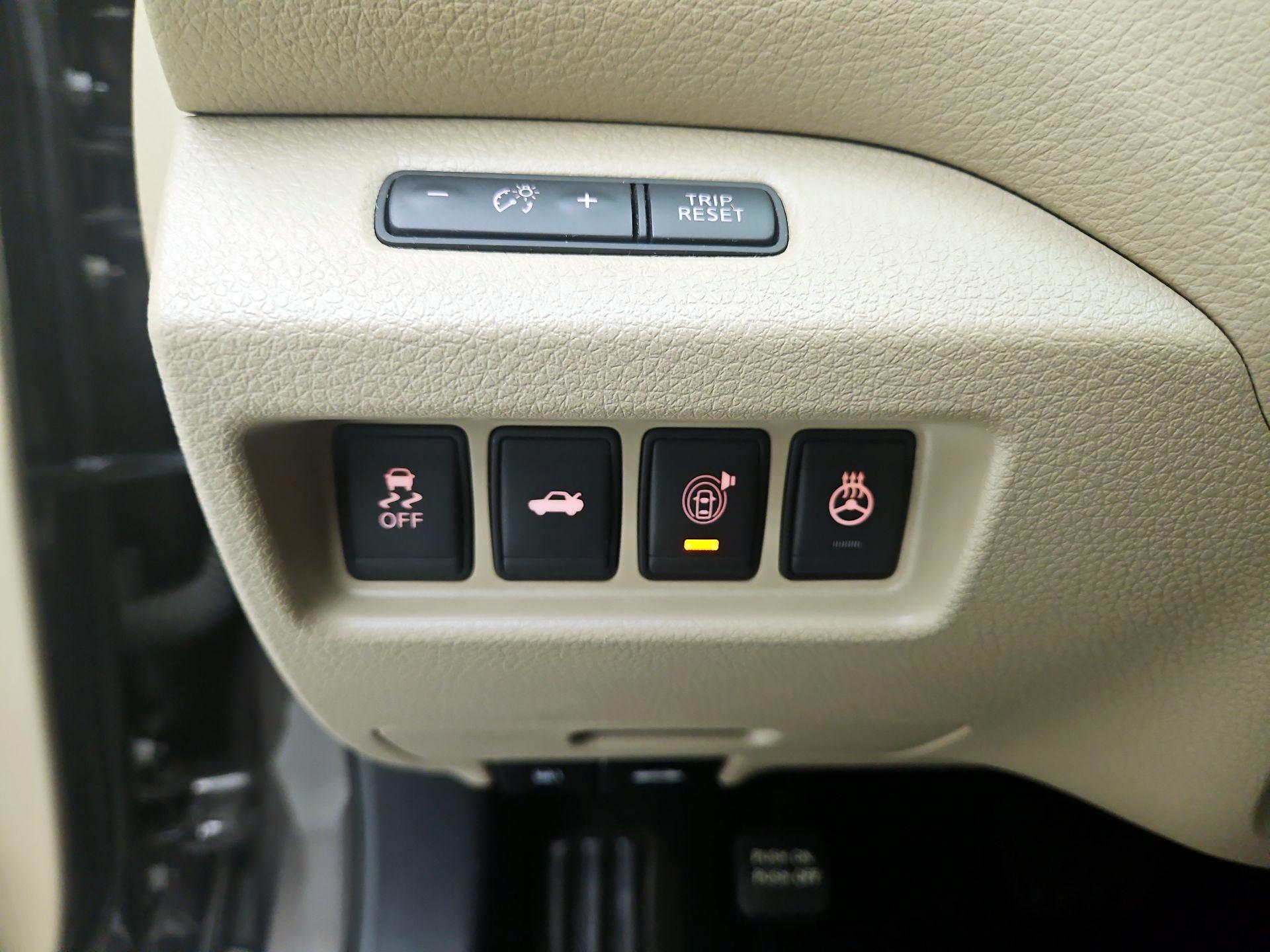 Thumbnail: 2015 Nissan Altima - 13