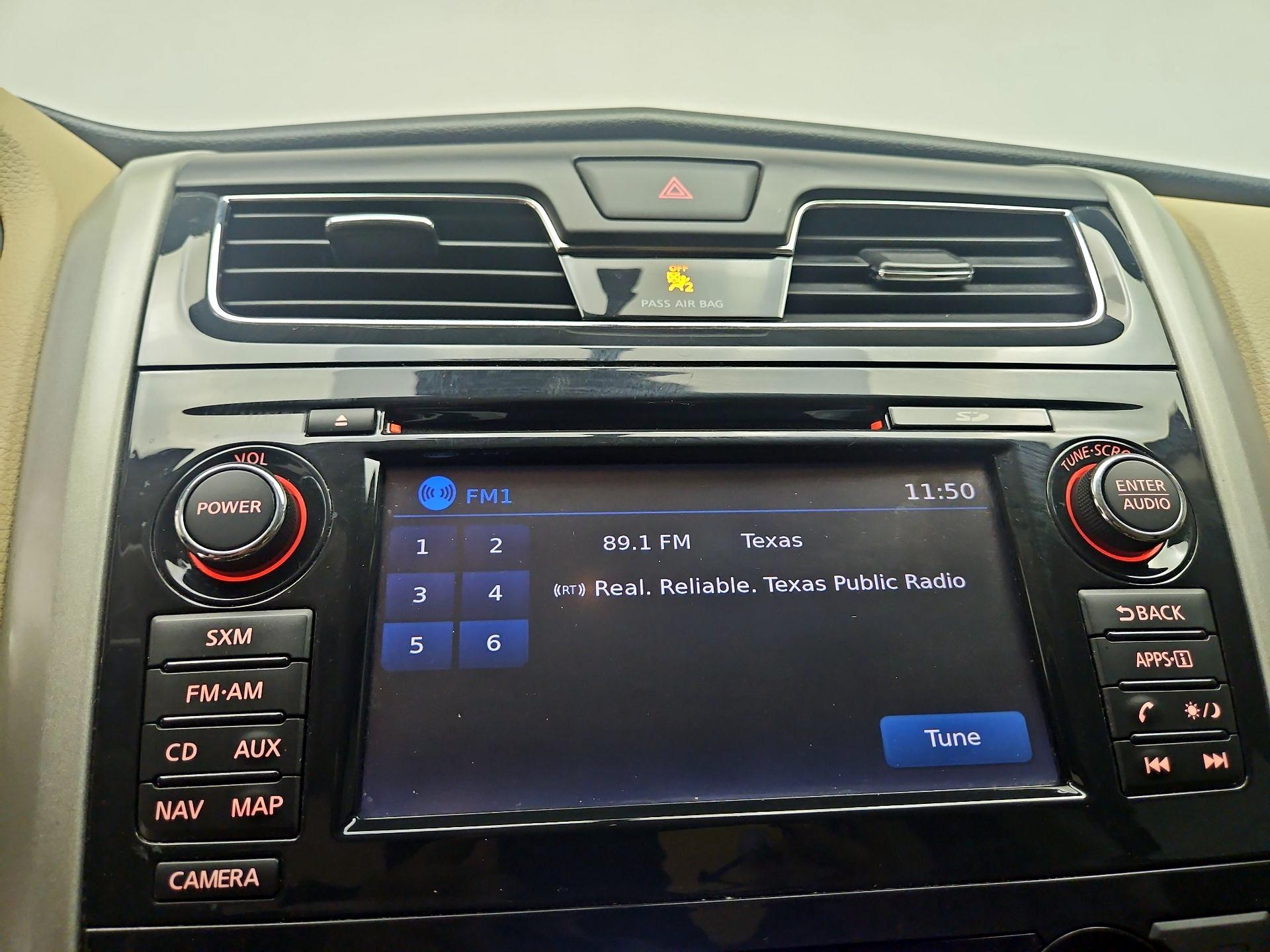 Thumbnail: 2015 Nissan Altima - 16