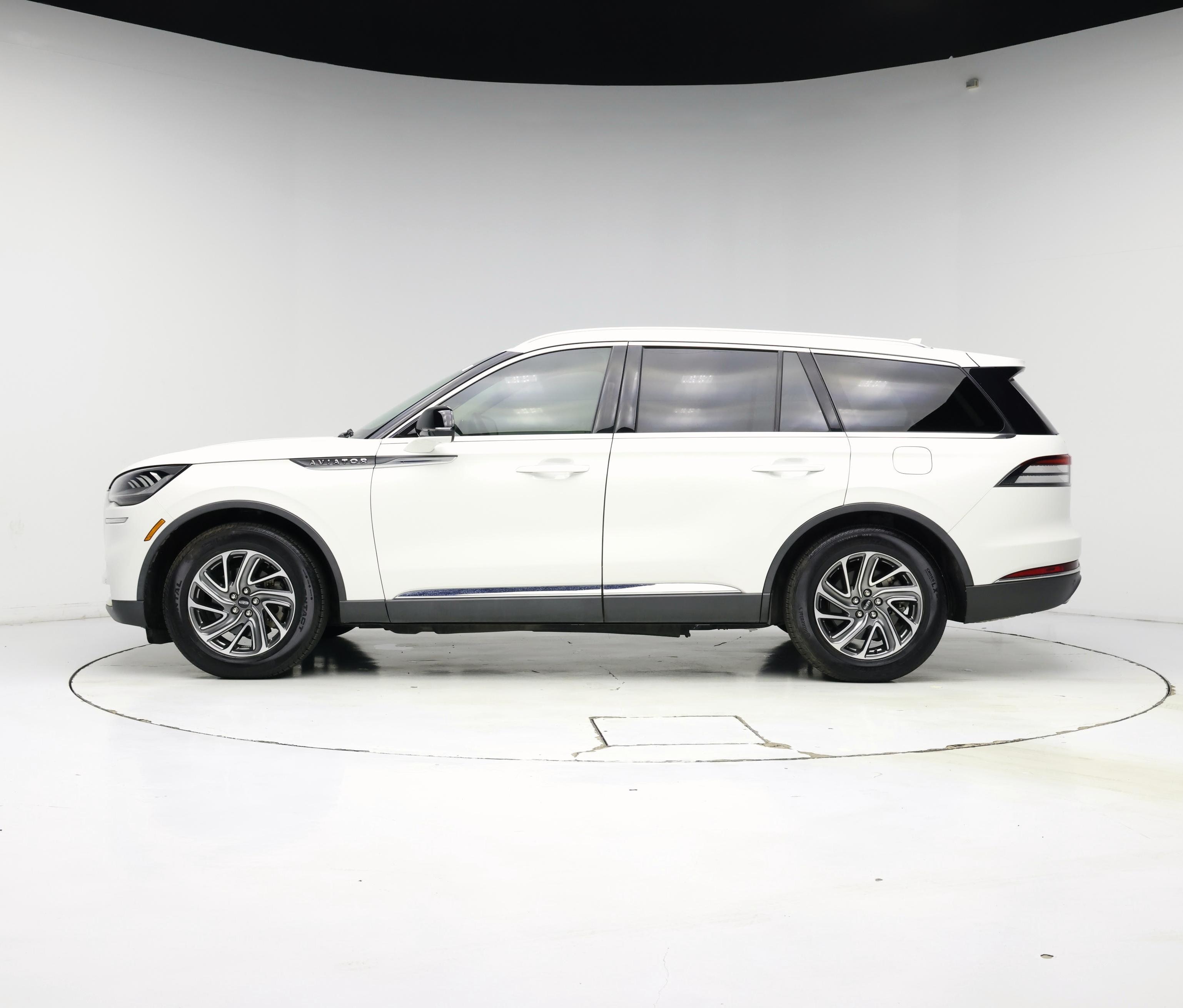 Thumbnail: 2021 Lincoln Aviator - 3