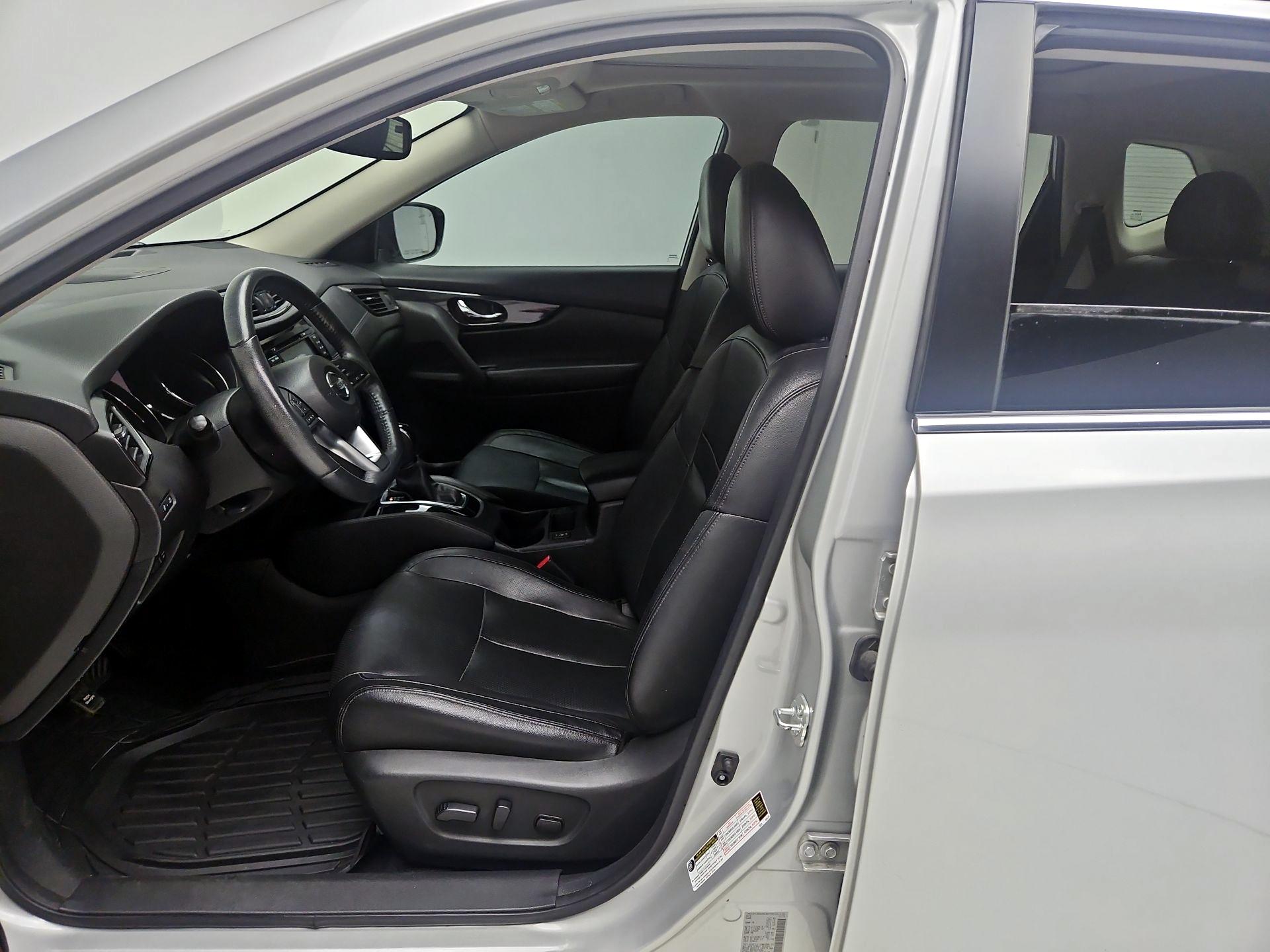 Thumbnail: 2017 Nissan Rogue - 9
