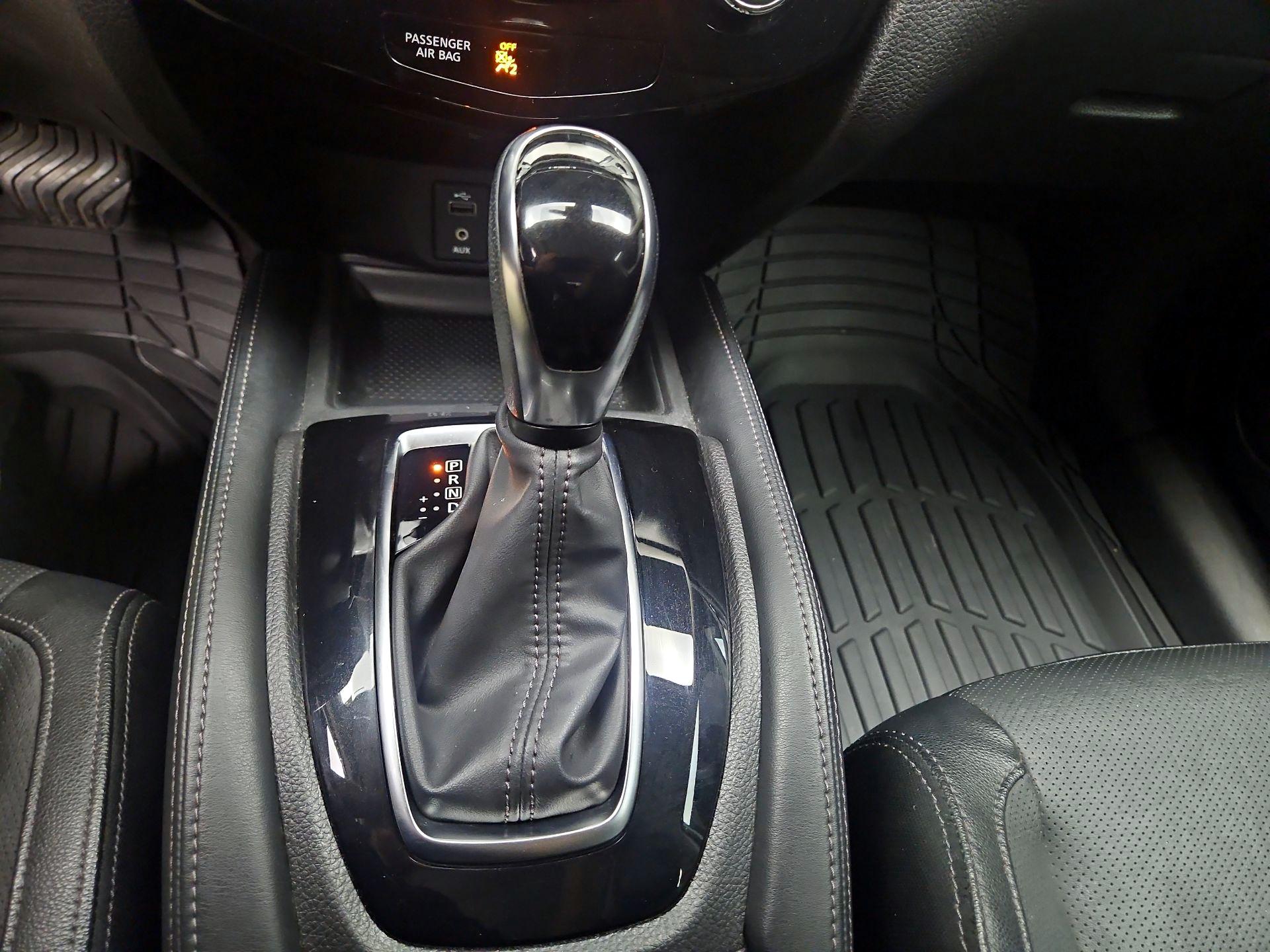 Thumbnail: 2017 Nissan Rogue - 16