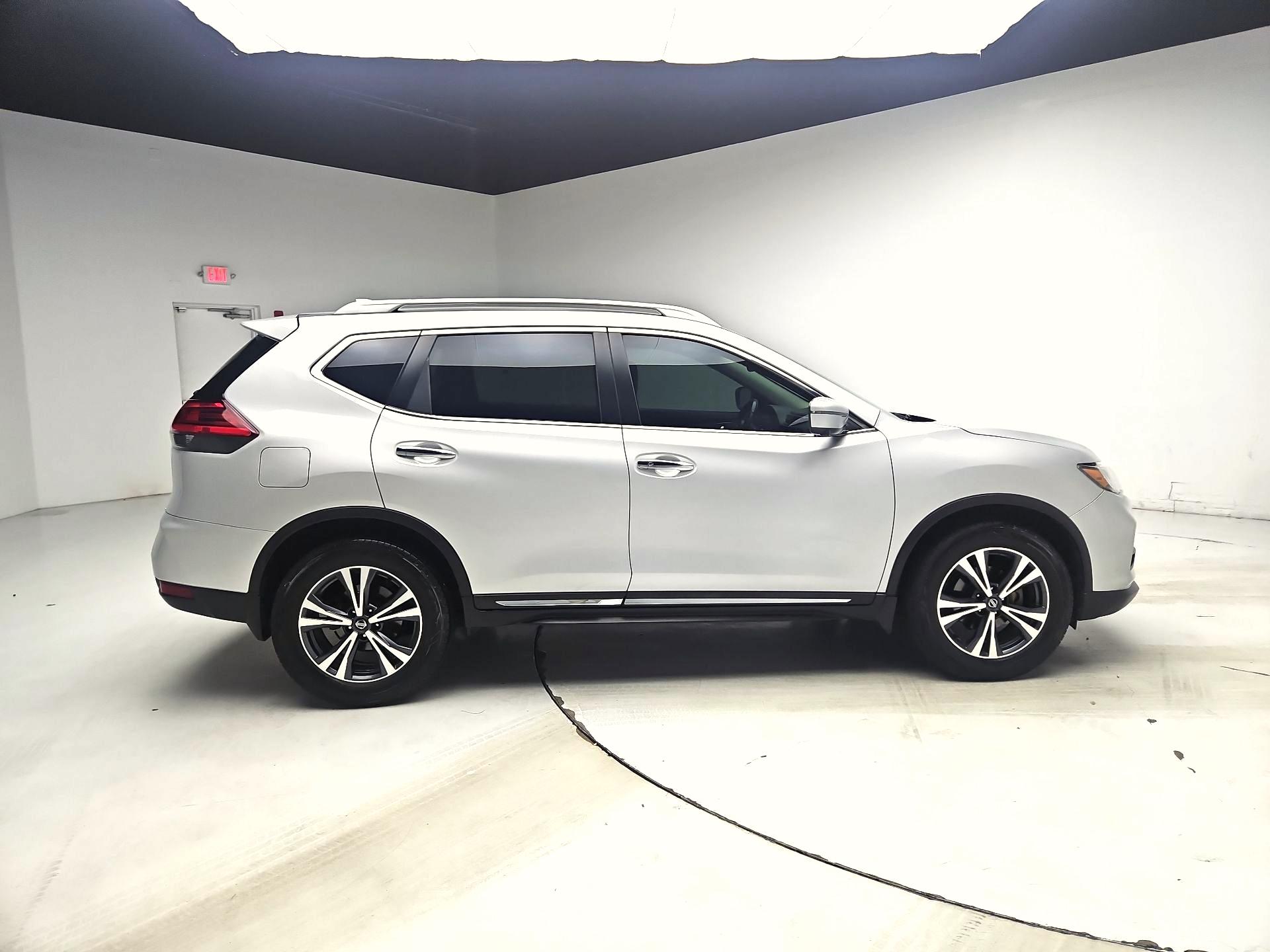 Thumbnail: 2017 Nissan Rogue - 4