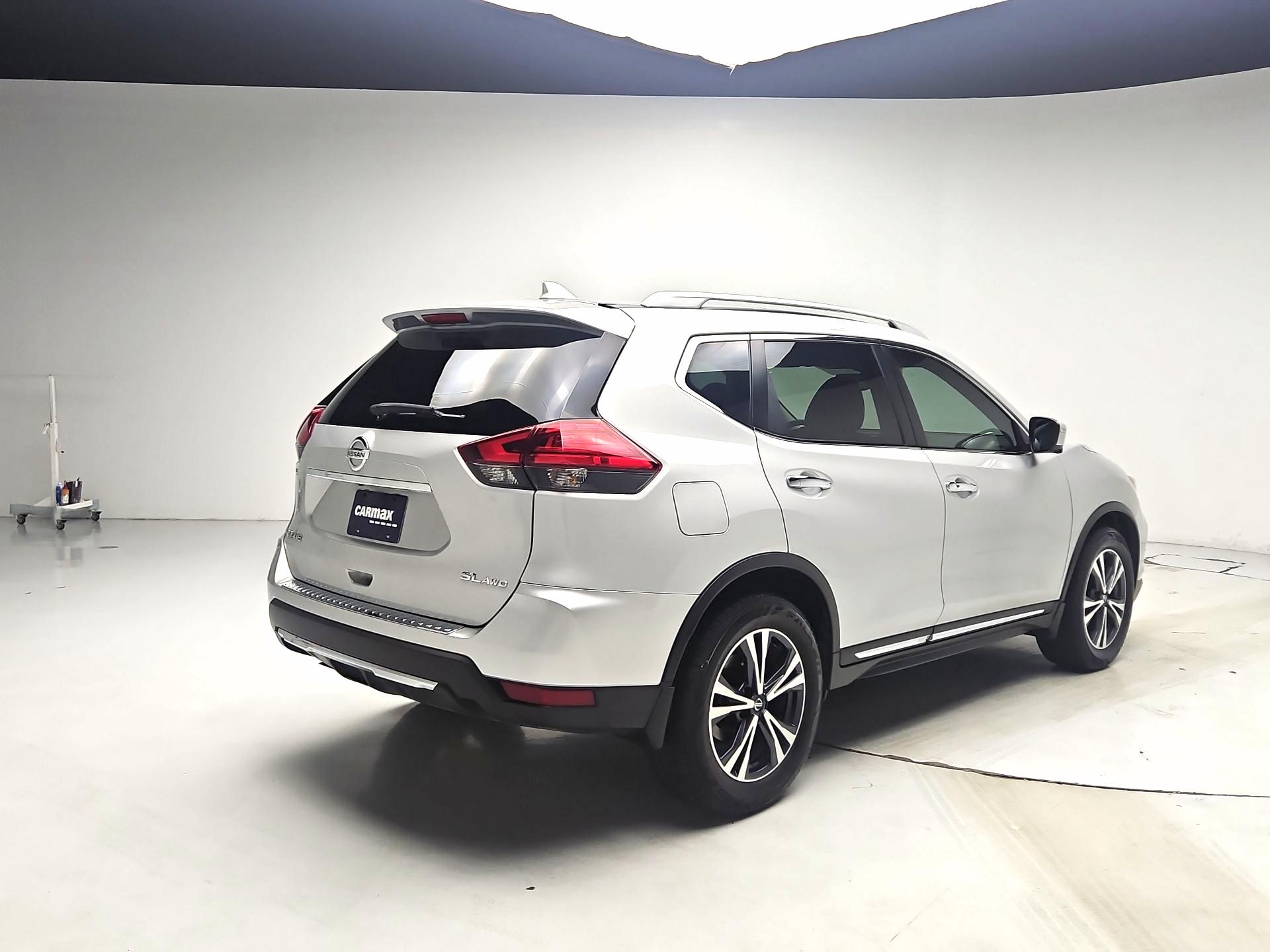 Thumbnail: 2017 Nissan Rogue - 5