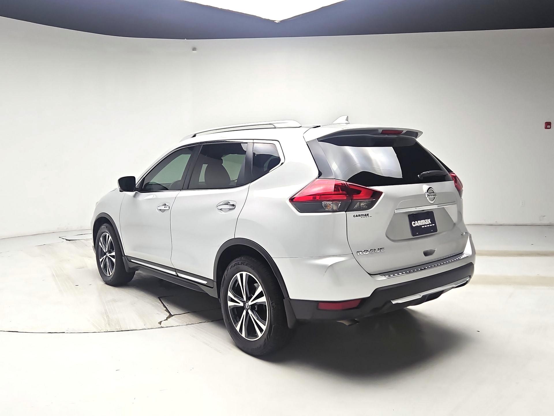 Thumbnail: 2017 Nissan Rogue - 7