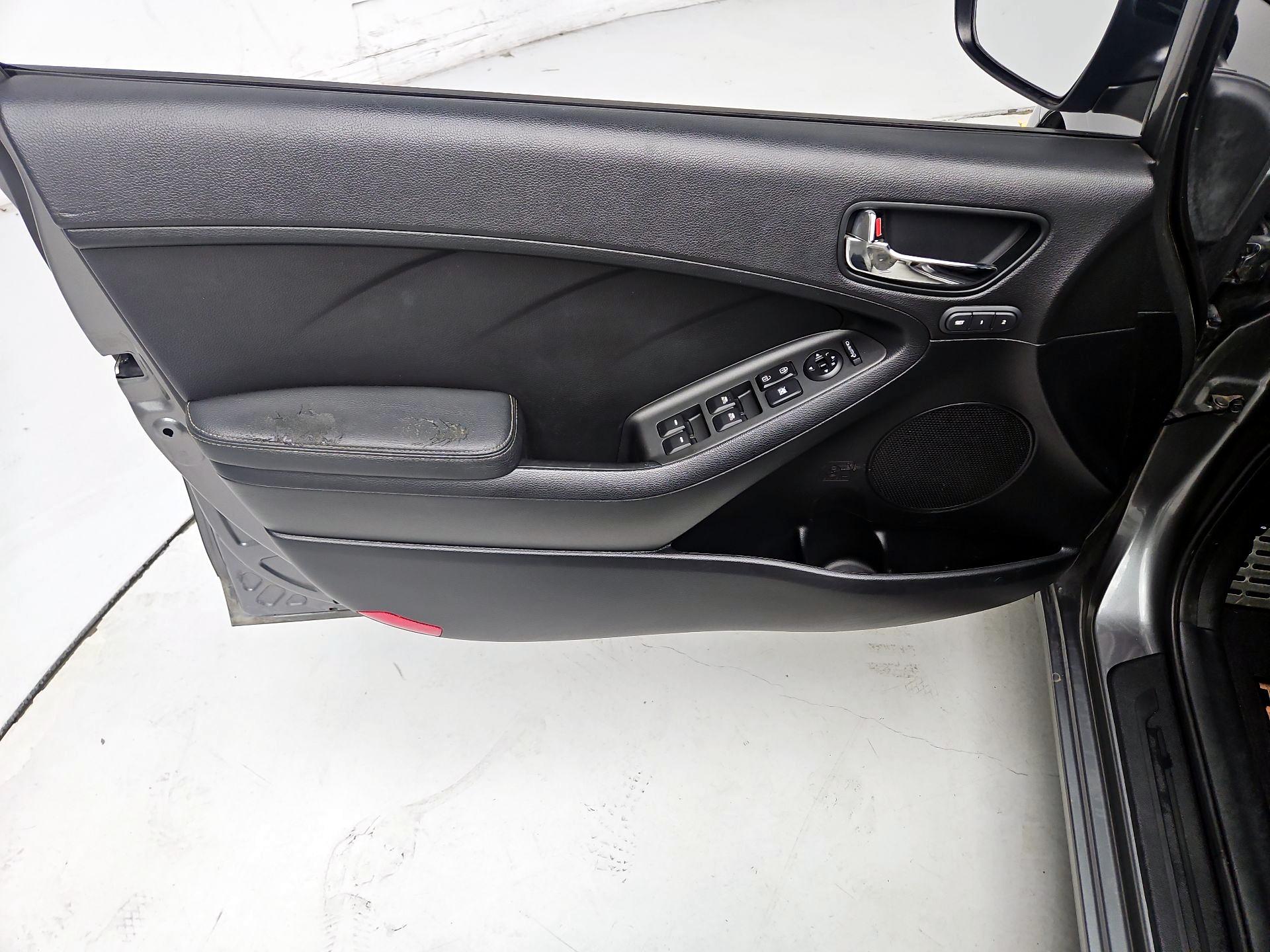Thumbnail: 2015 Kia Forte - 10