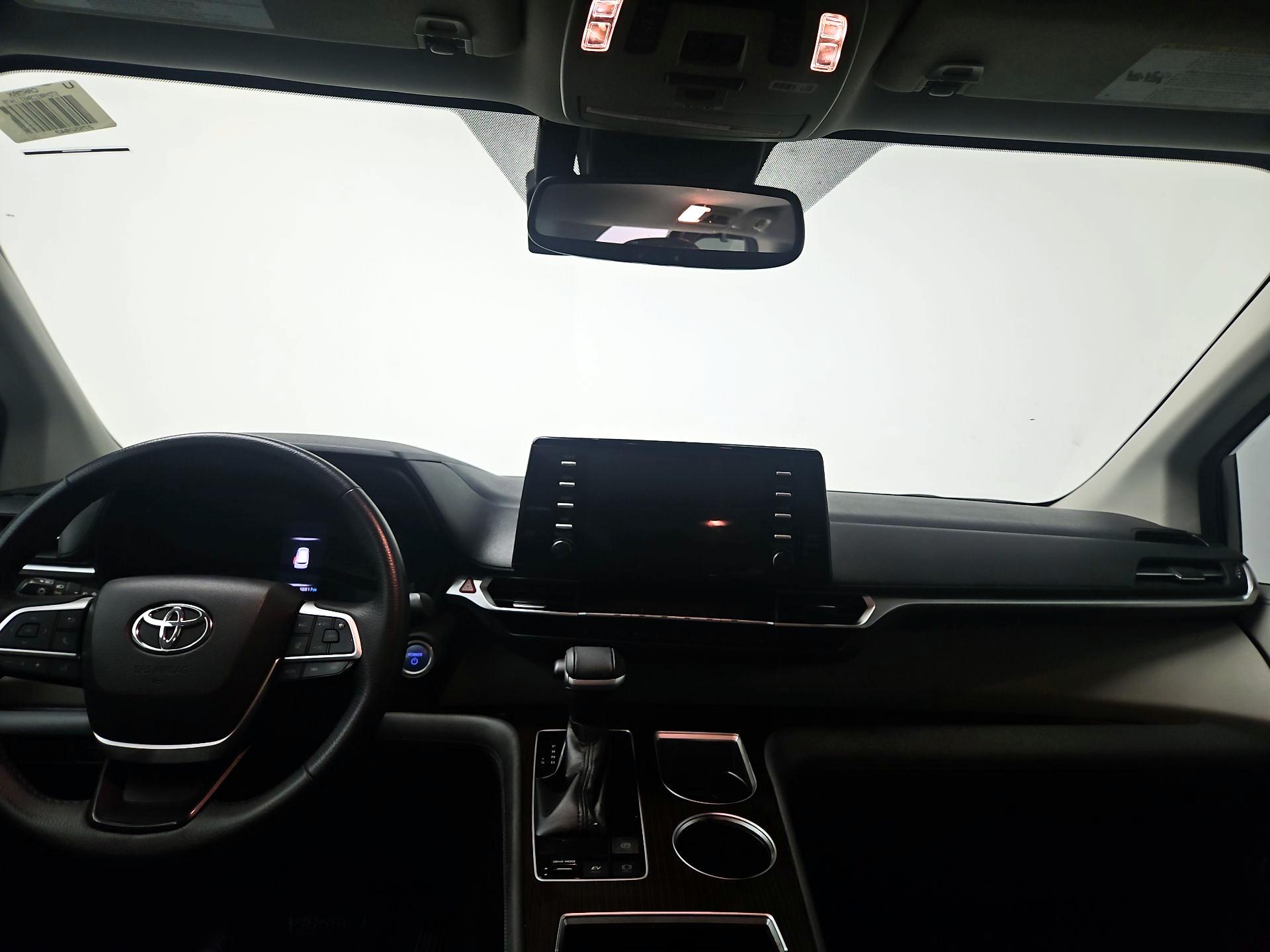 Thumbnail: 2022 Toyota Sienna - 9