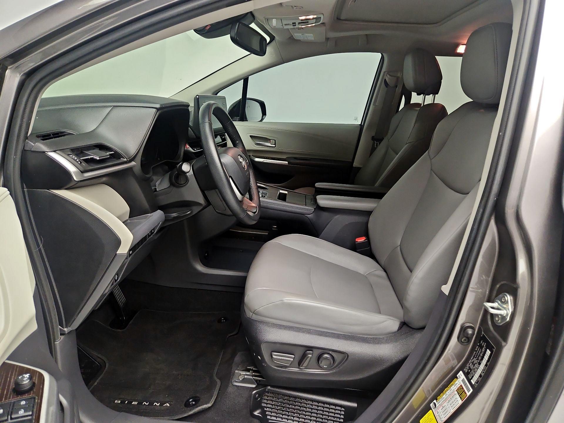 Thumbnail: 2022 Toyota Sienna - 11