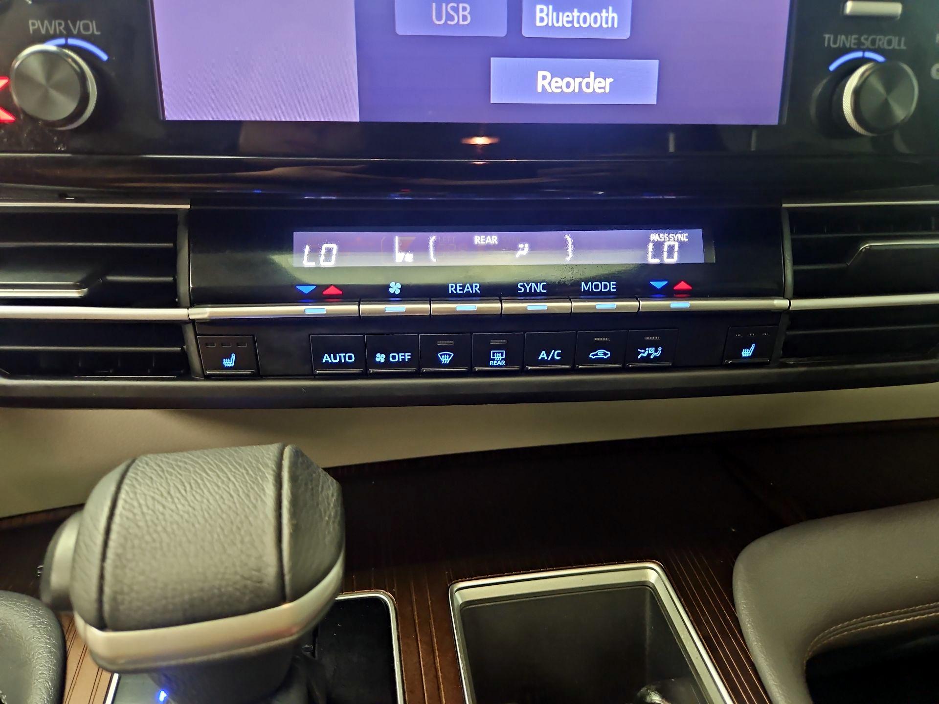 Thumbnail: 2022 Toyota Sienna - 16