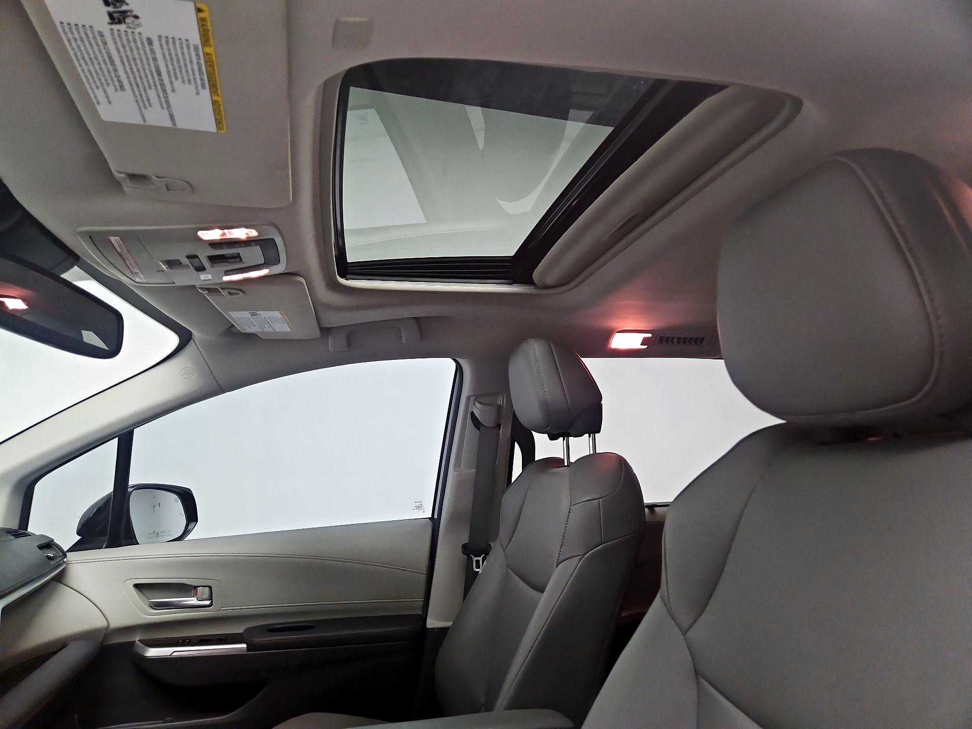 Thumbnail: 2022 Toyota Sienna - 19
