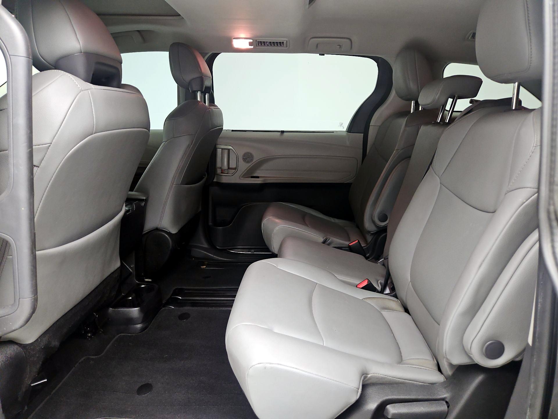 Thumbnail: 2022 Toyota Sienna - 20