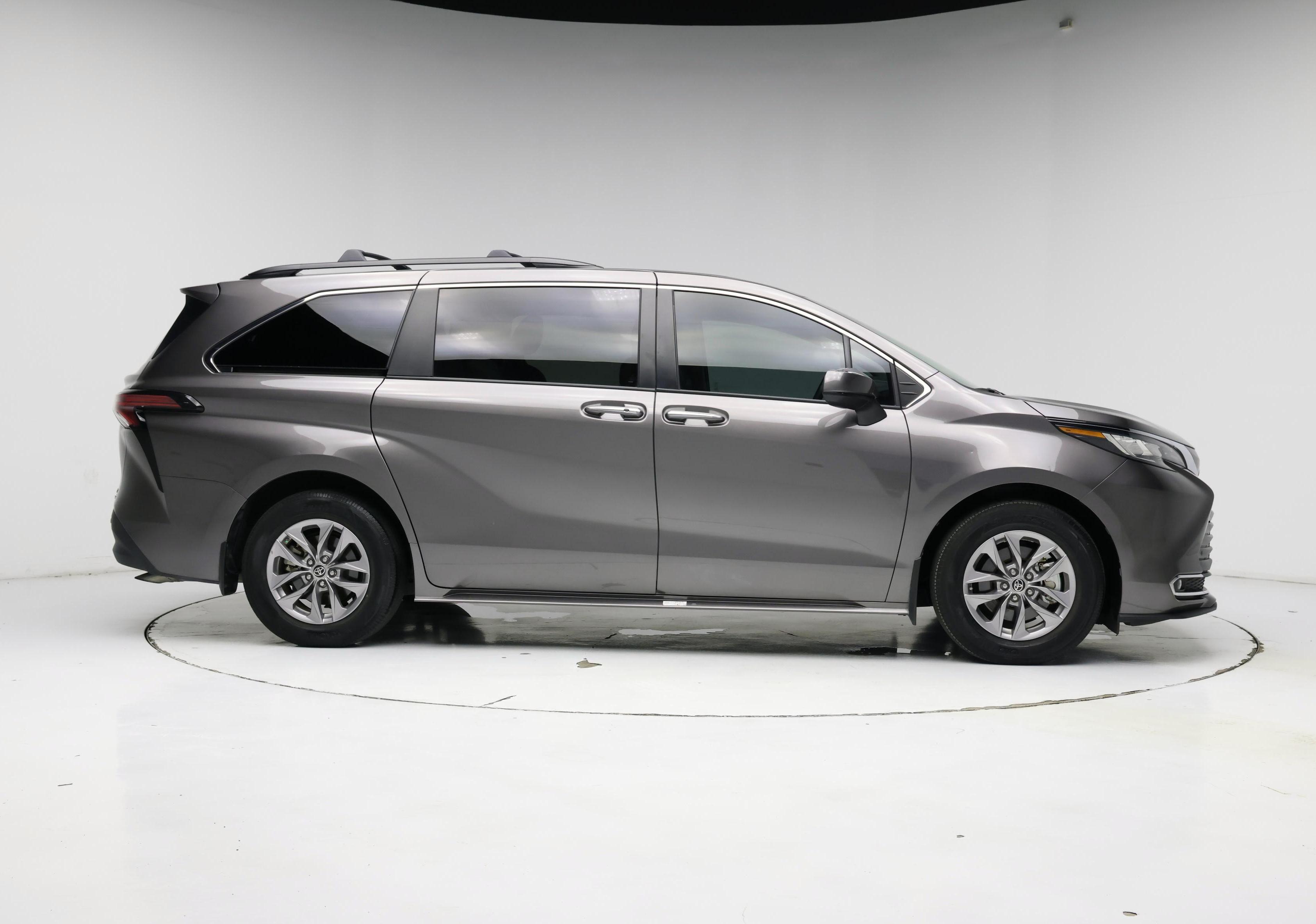 Thumbnail: 2022 Toyota Sienna - 7