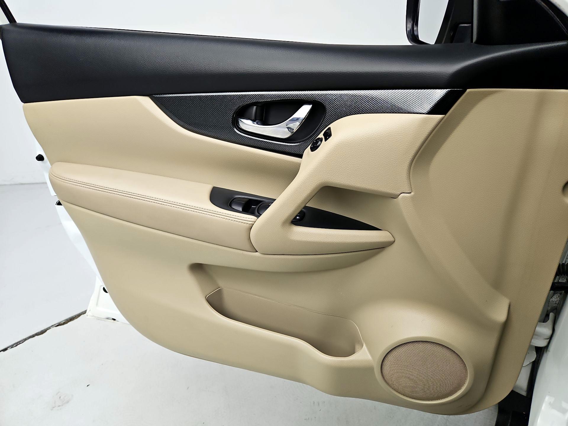 Thumbnail: 2016 Nissan Rogue - 12