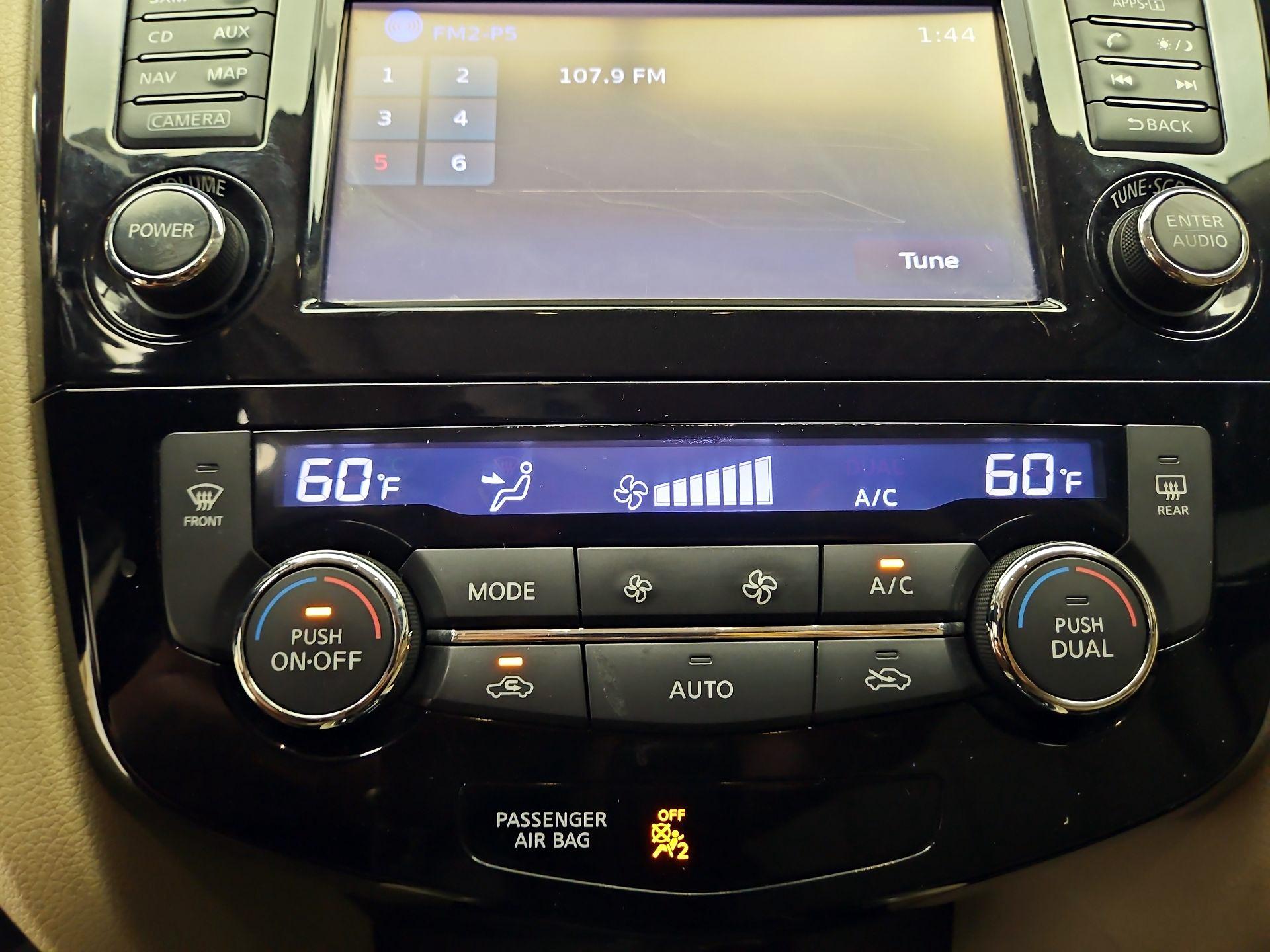 Thumbnail: 2016 Nissan Rogue - 16