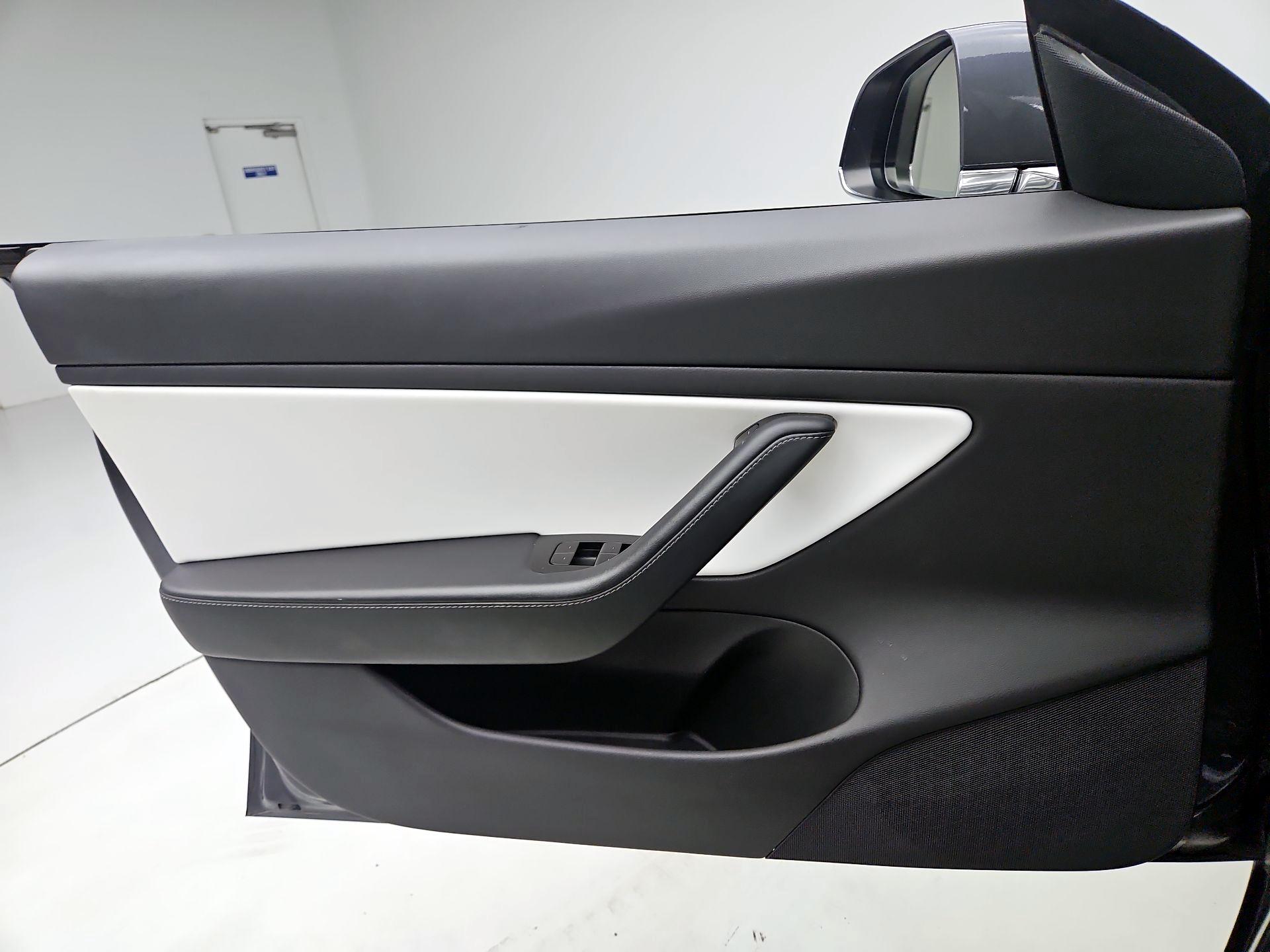 Thumbnail: 2019 Tesla Model 3 - 10