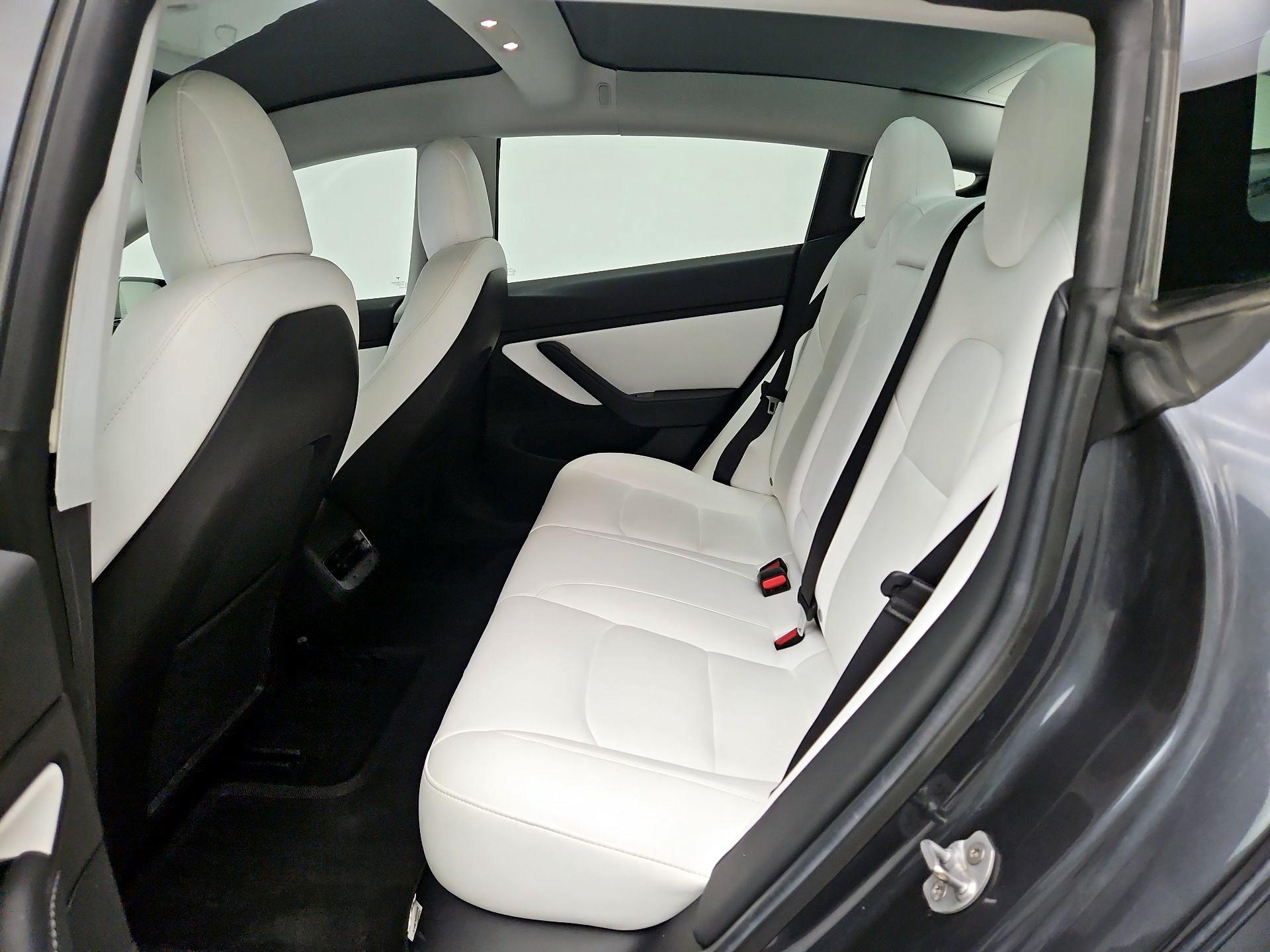 Thumbnail: 2019 Tesla Model 3 - 17
