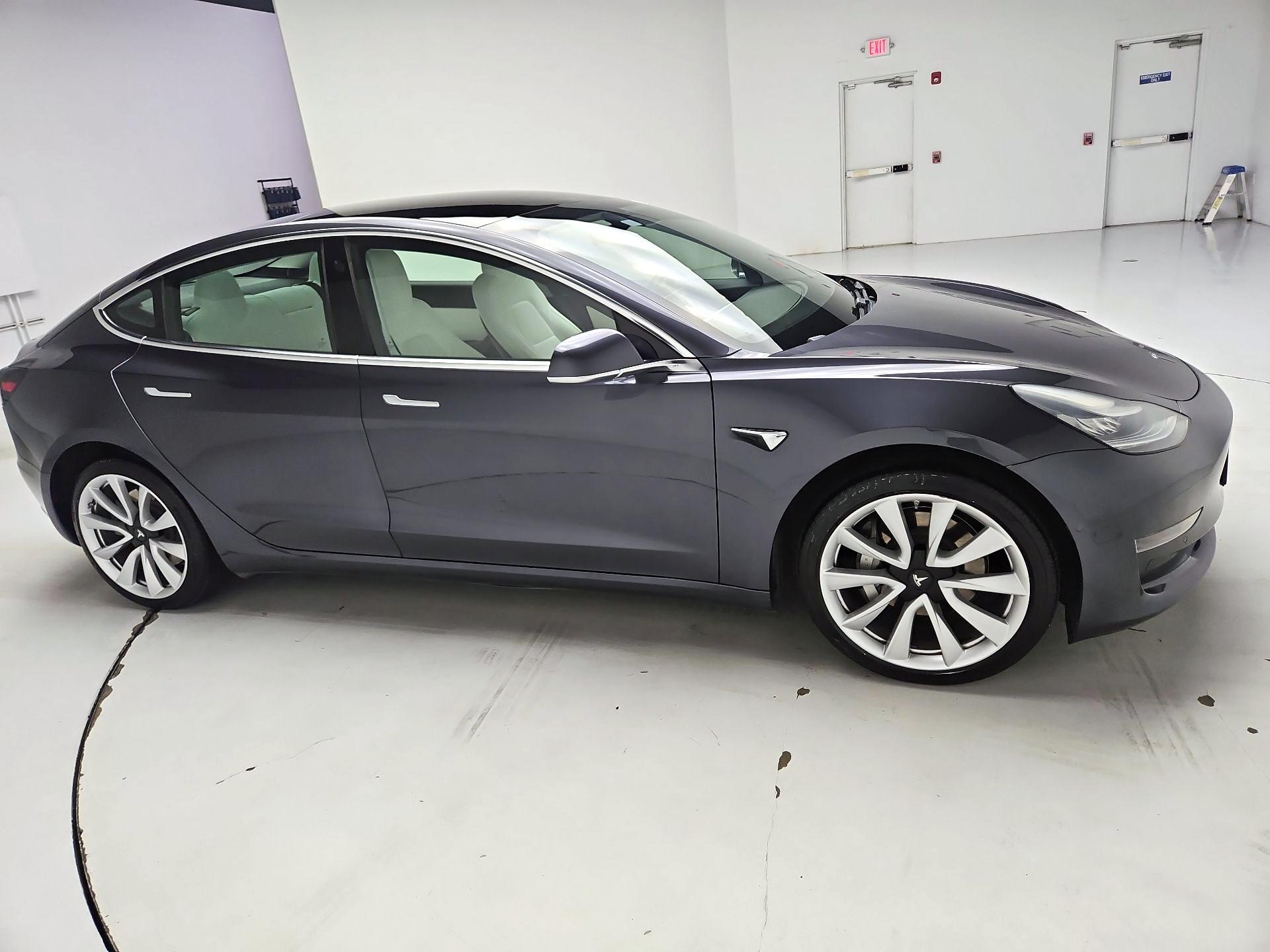 Thumbnail: 2019 Tesla Model 3 - 4