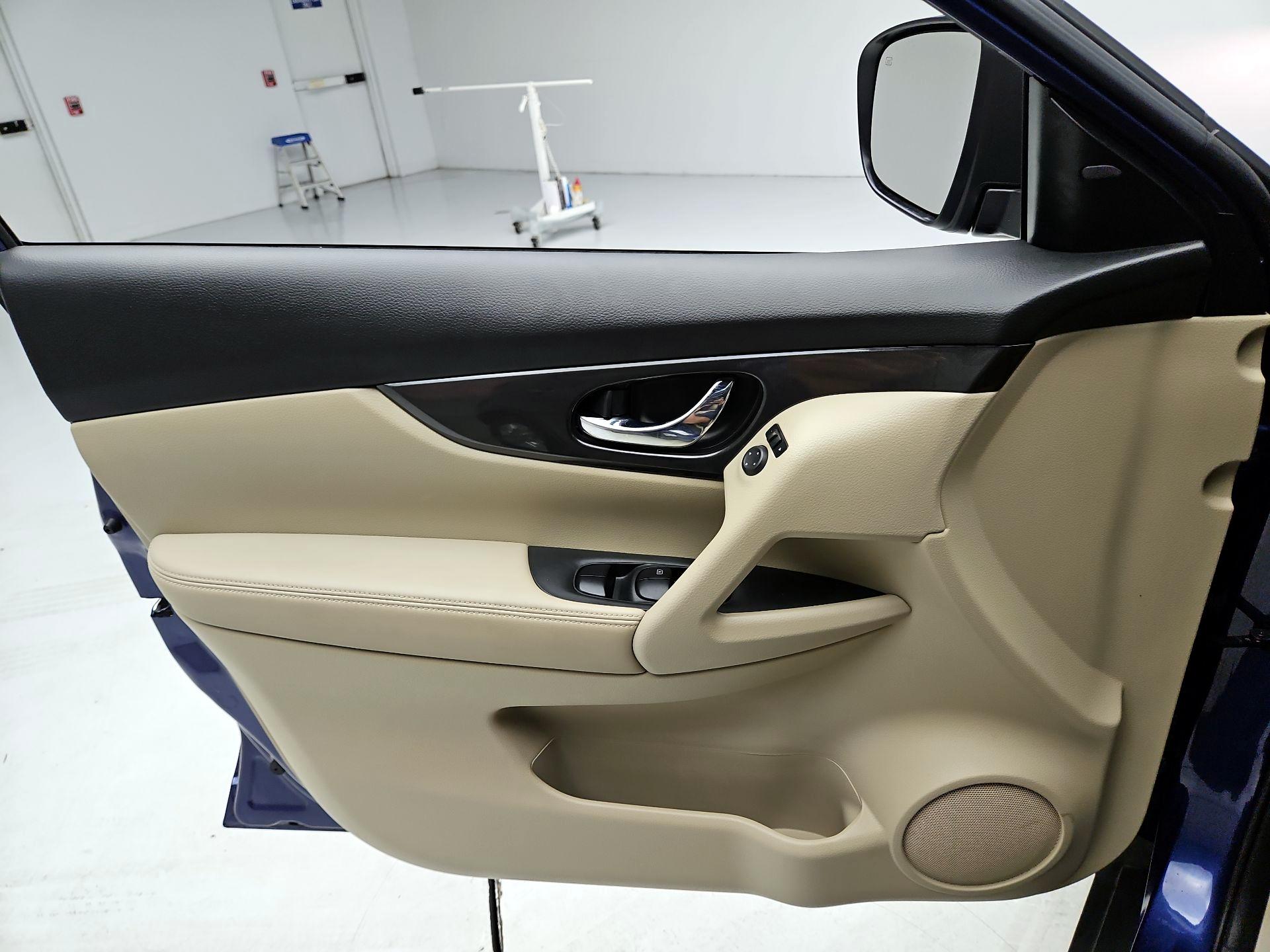 Thumbnail: 2020 Nissan Rogue - 10