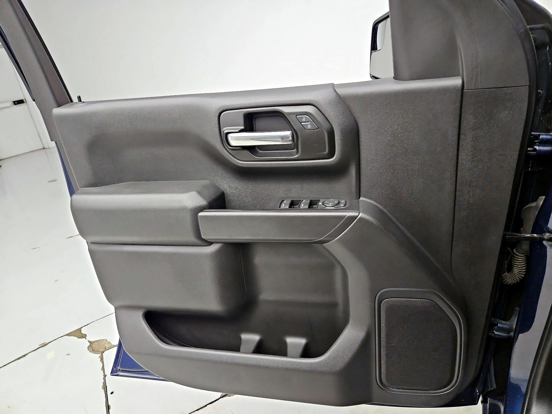 Thumbnail: 2019 Chevrolet Silverado 1500 - 12
