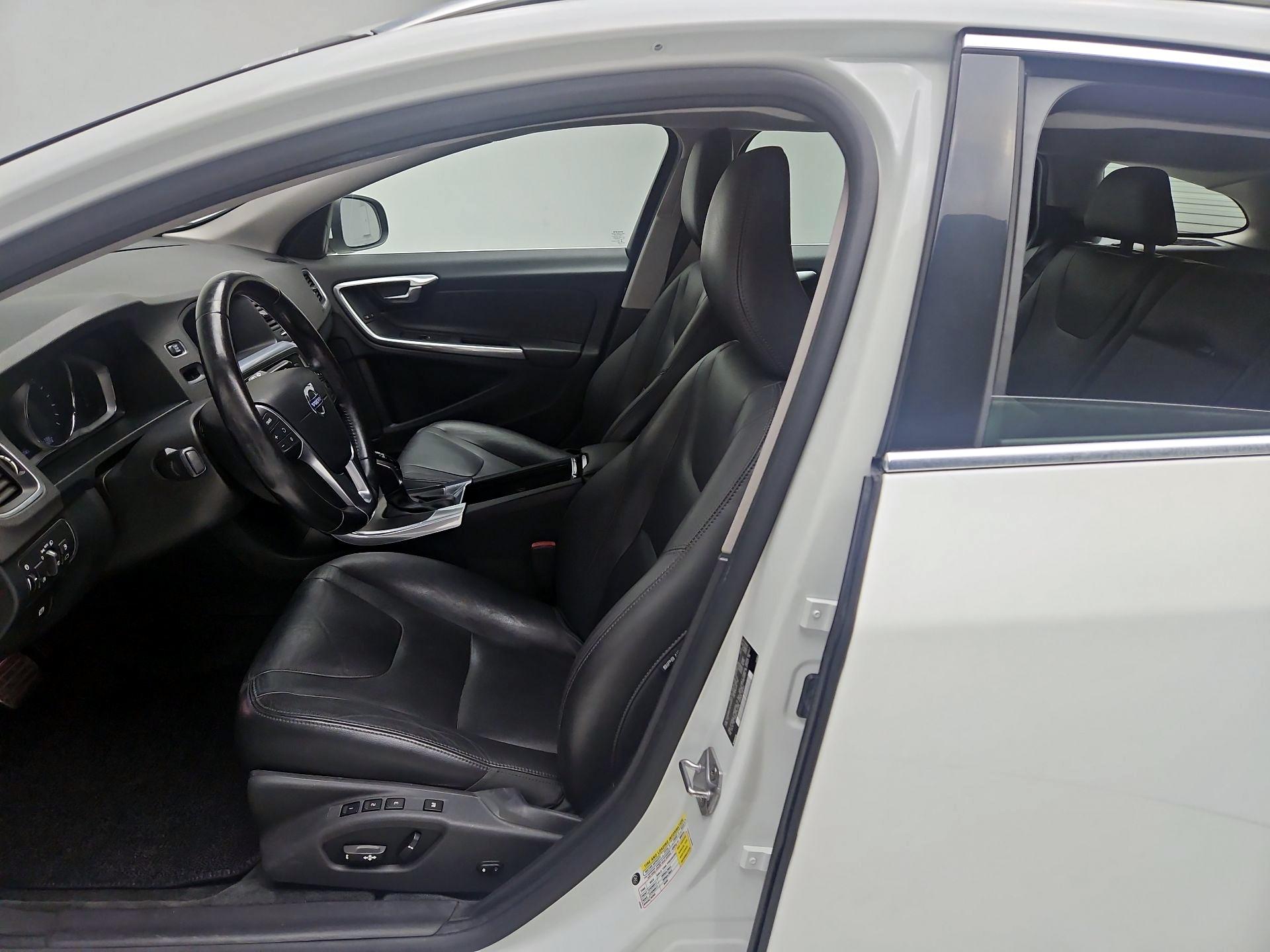 Thumbnail: 2016 Volvo V60 - 9