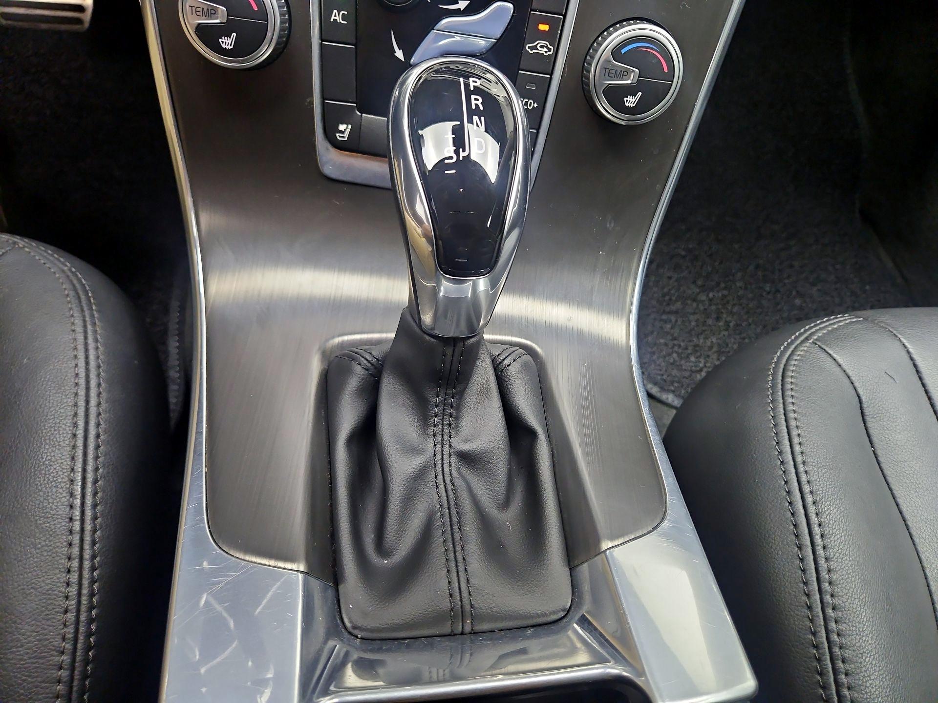 Thumbnail: 2016 Volvo V60 - 14