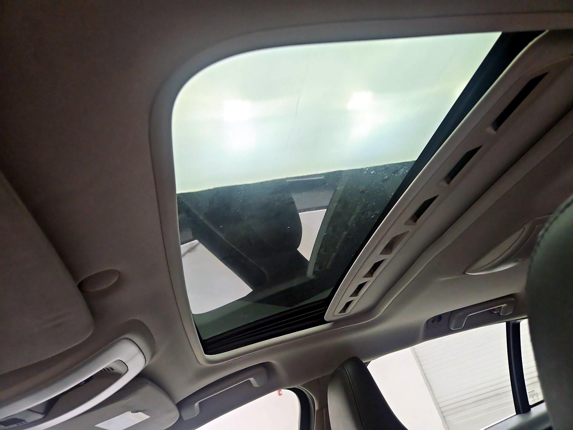 Thumbnail: 2016 Volvo V60 - 16