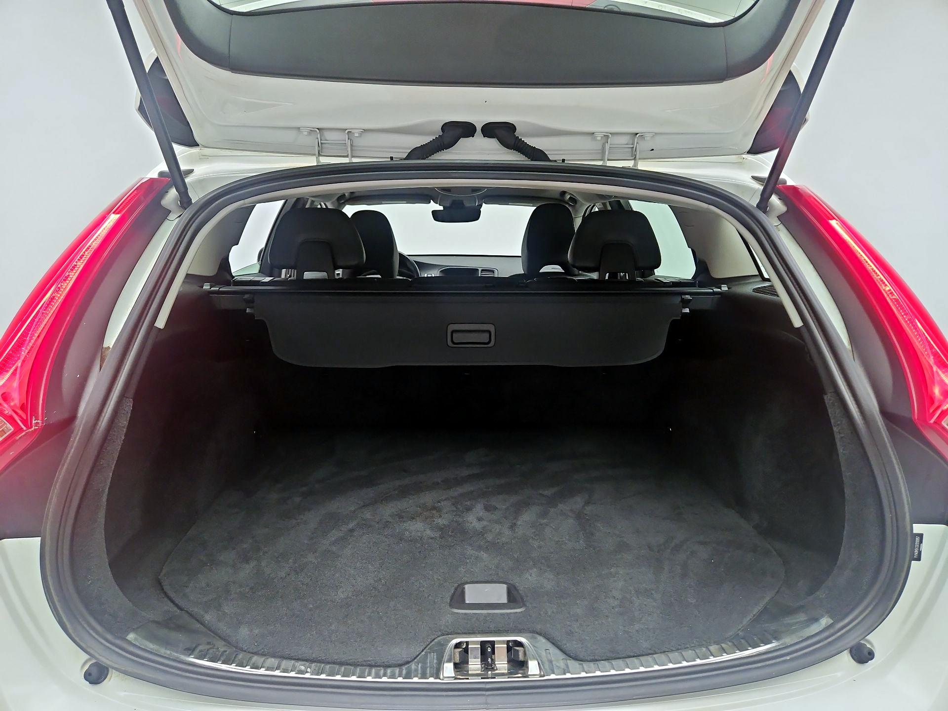 Thumbnail: 2016 Volvo V60 - 18