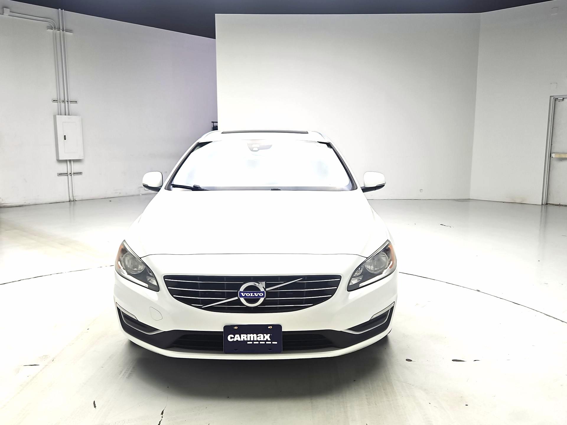 Thumbnail: 2016 Volvo V60 - 2