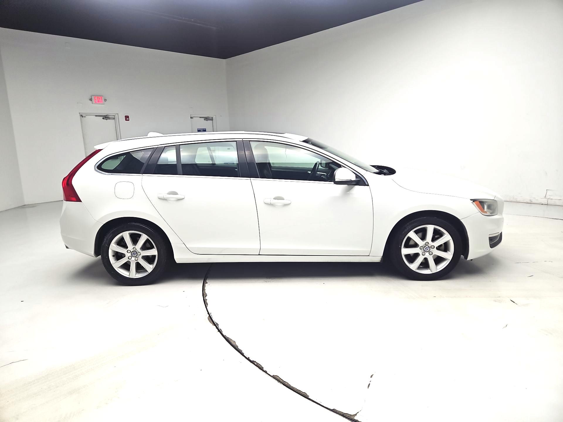 Thumbnail: 2016 Volvo V60 - 4