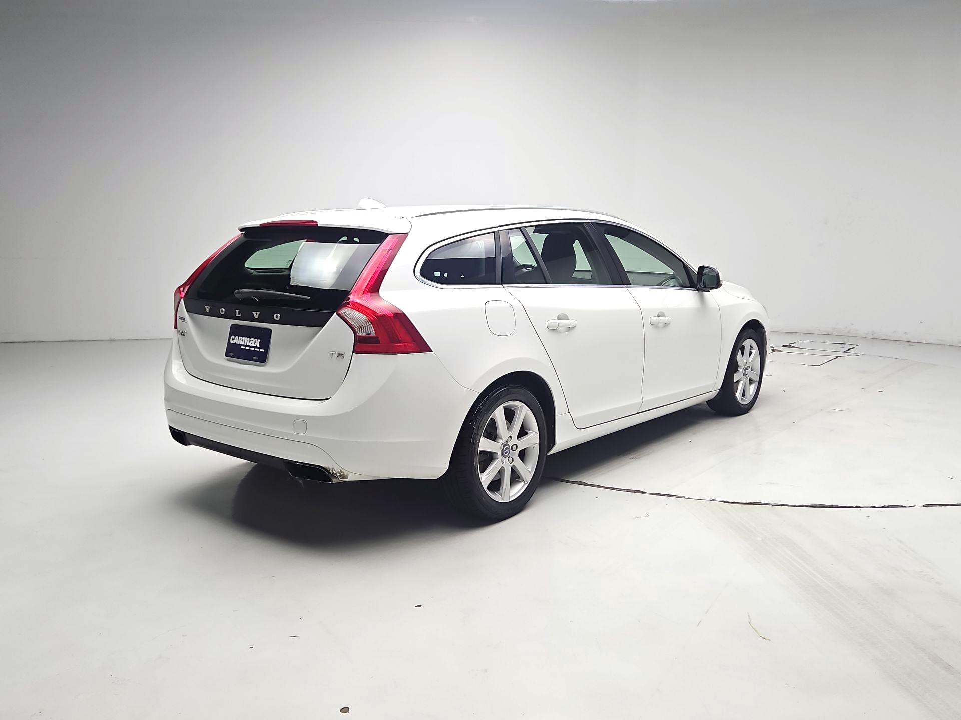 Thumbnail: 2016 Volvo V60 - 5