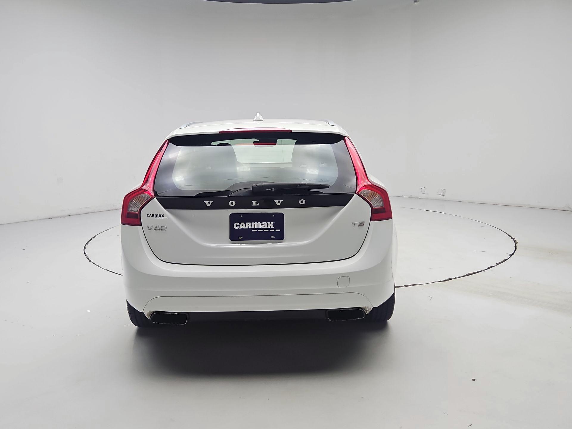 Thumbnail: 2016 Volvo V60 - 6
