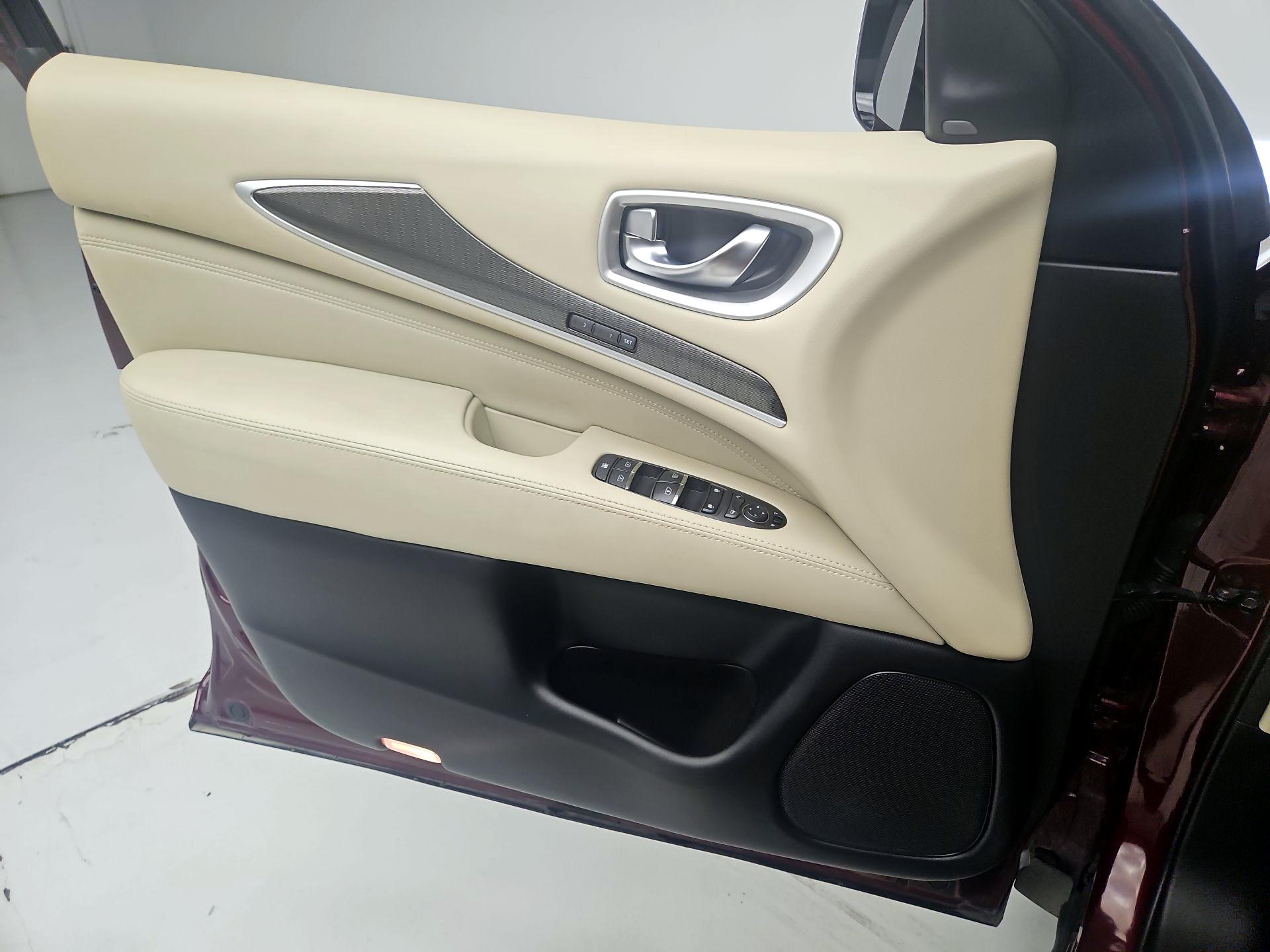 Thumbnail: 2020 INFINITI QX60 - 10
