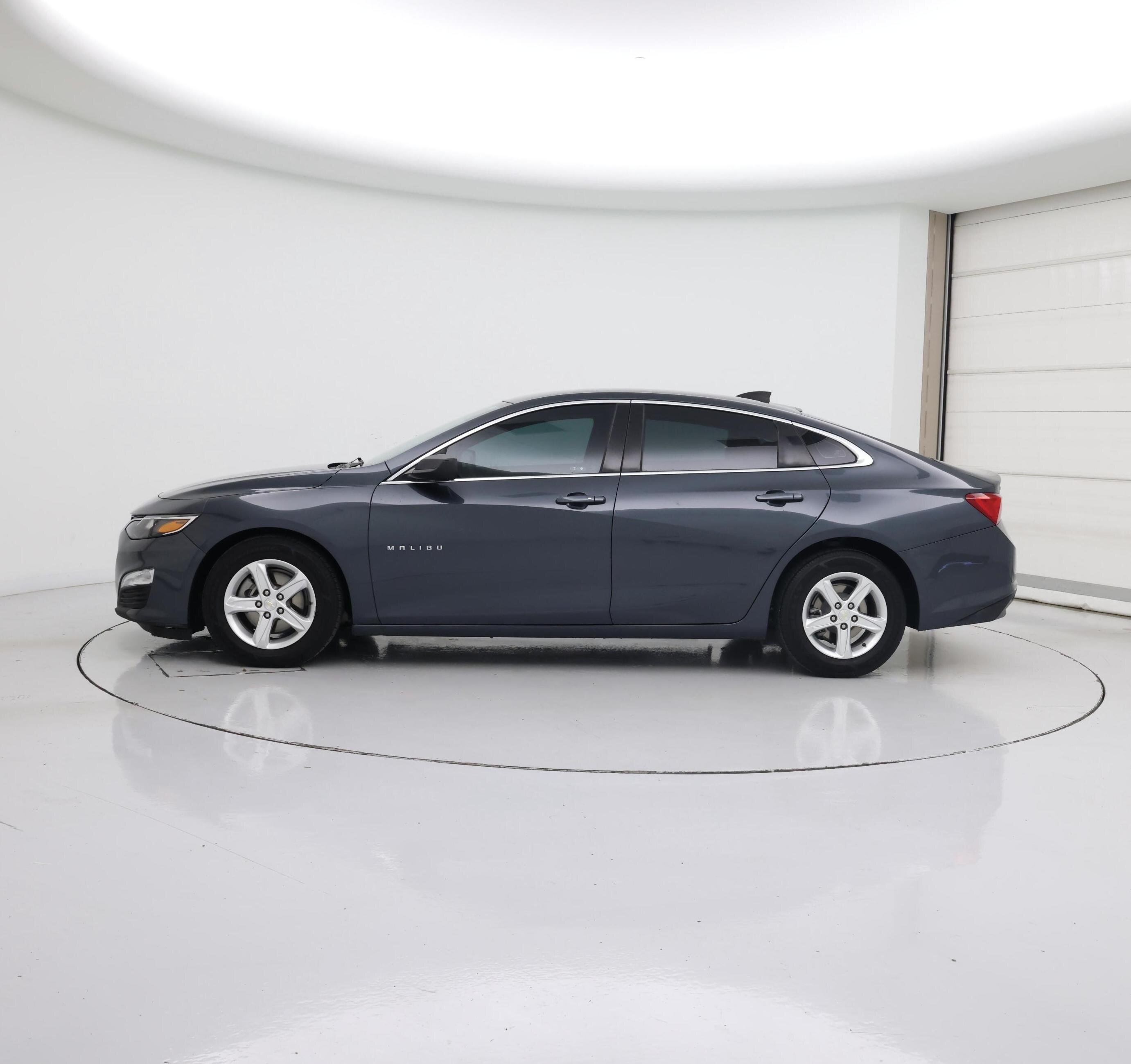 Thumbnail: 2021 Chevrolet Malibu - 3
