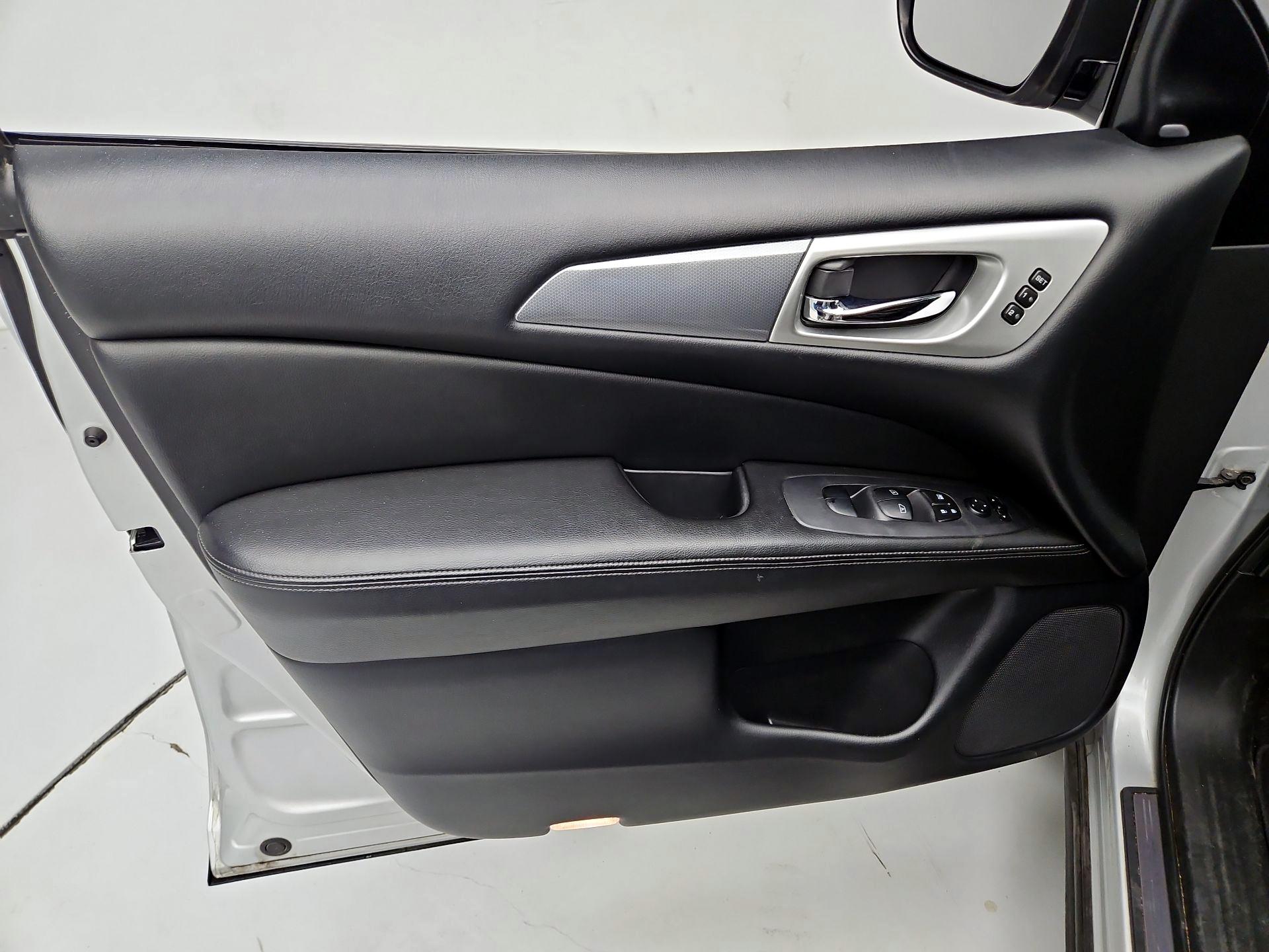 Thumbnail: 2019 Nissan Pathfinder - 12
