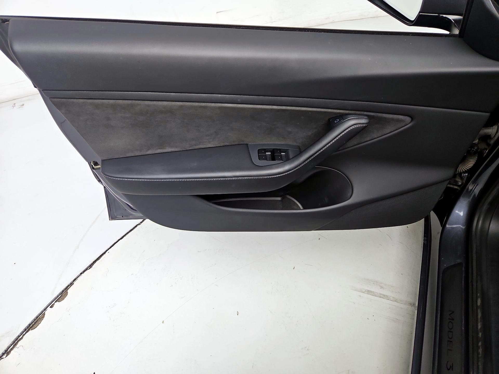 Thumbnail: 2021 Tesla Model 3 - 10