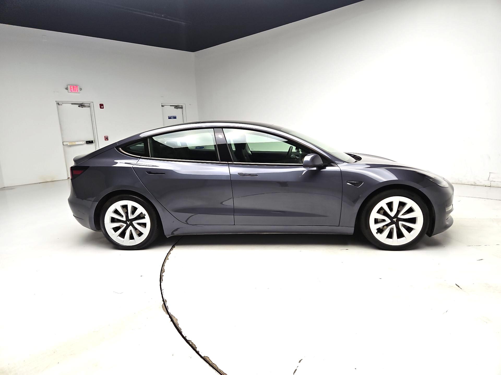 Thumbnail: 2021 Tesla Model 3 - 4