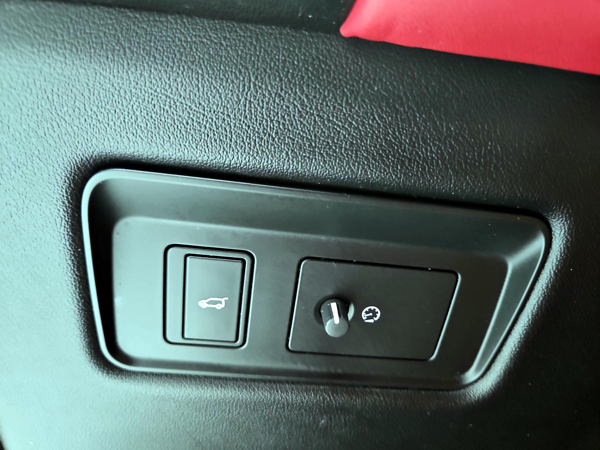 Thumbnail: 2020 Land Rover Range Rover Sport - 11