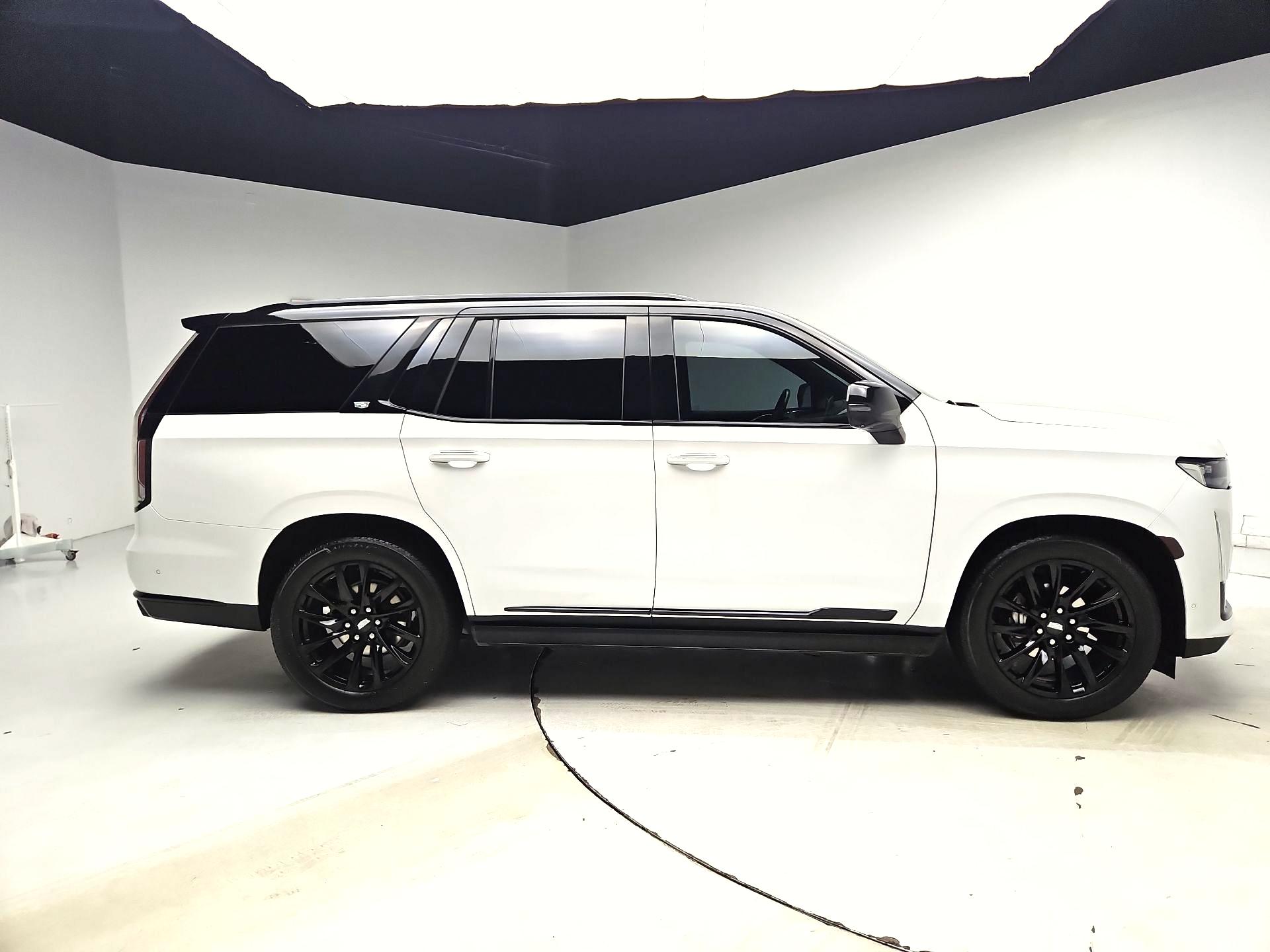 Thumbnail: 2021 Cadillac Escalade - 4