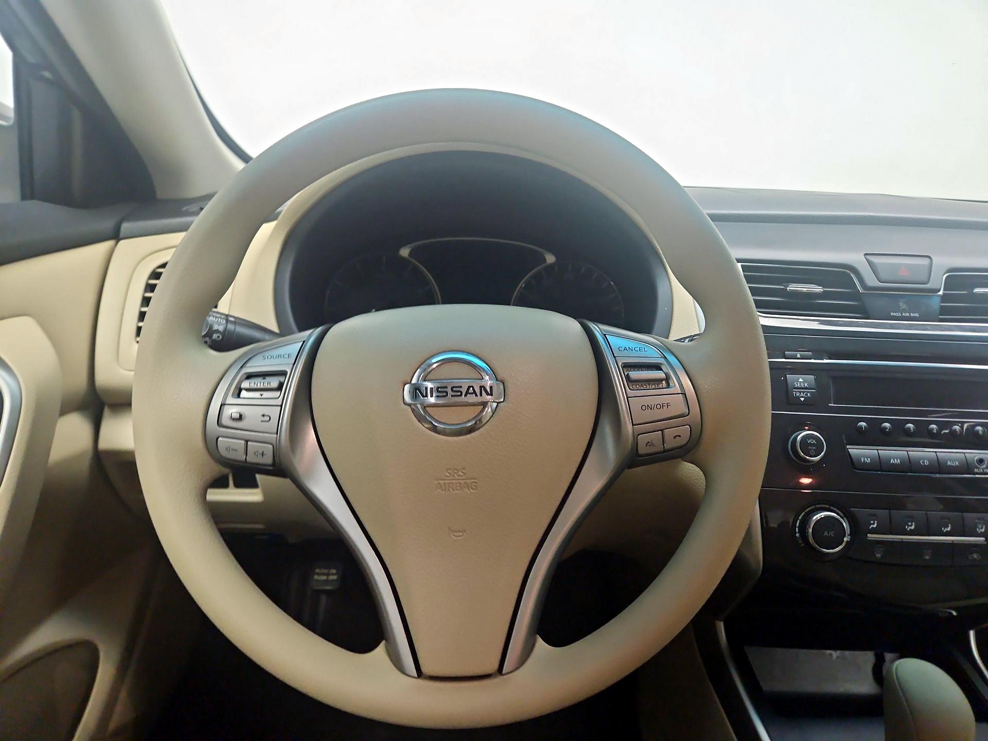 Thumbnail: 2015 Nissan Altima - 10