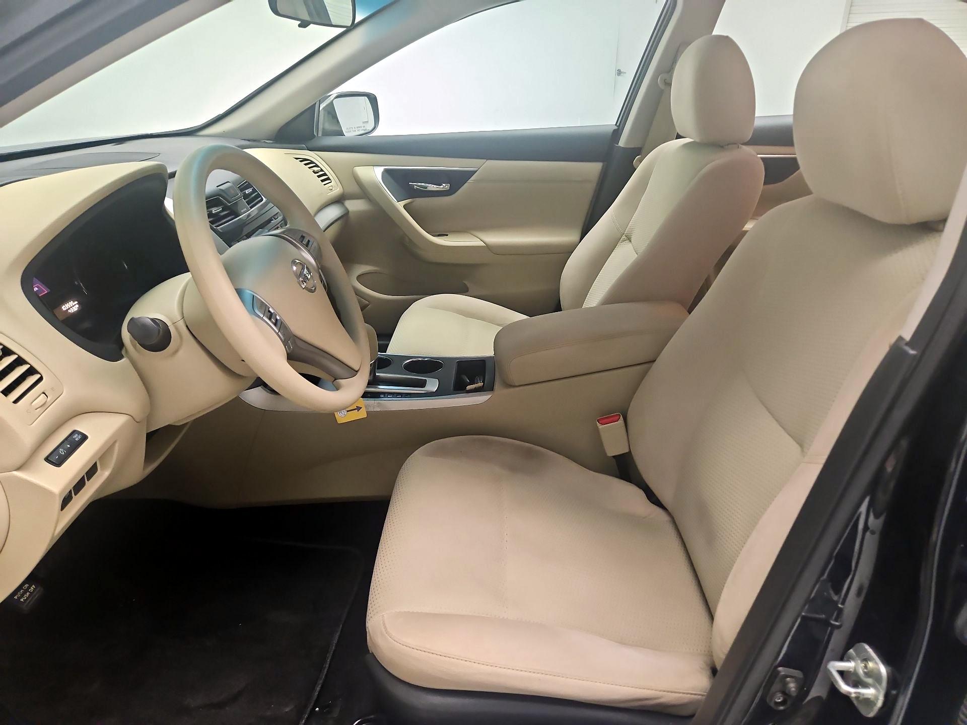 Thumbnail: 2015 Nissan Altima - 11