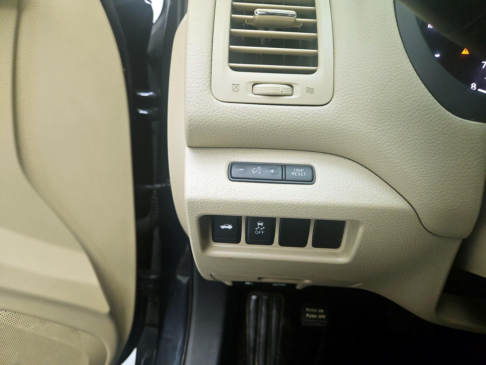 Thumbnail: 2015 Nissan Altima - 13