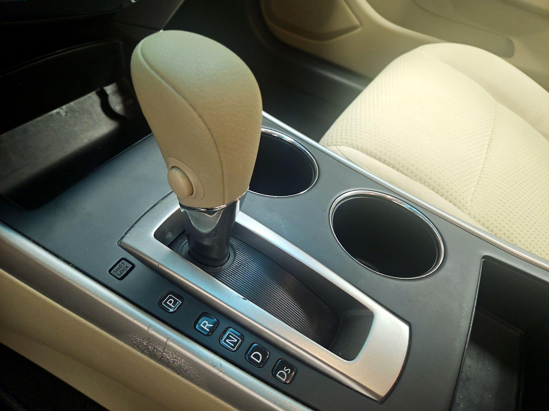 Thumbnail: 2015 Nissan Altima - 16