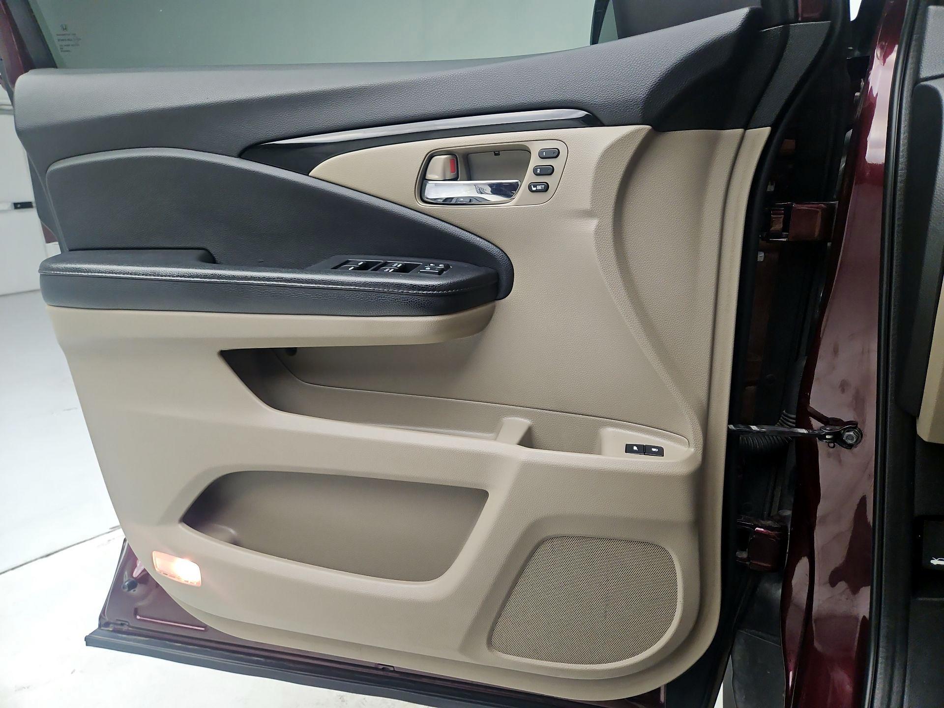 Thumbnail: 2016 Honda Pilot - 10