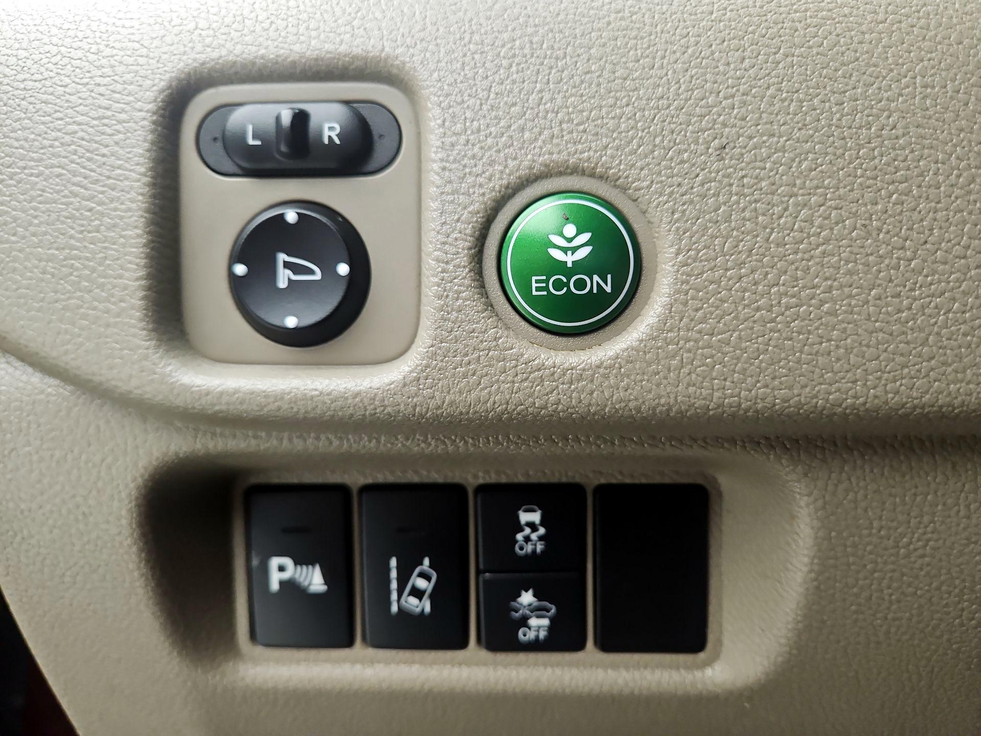 Thumbnail: 2016 Honda Pilot - 11