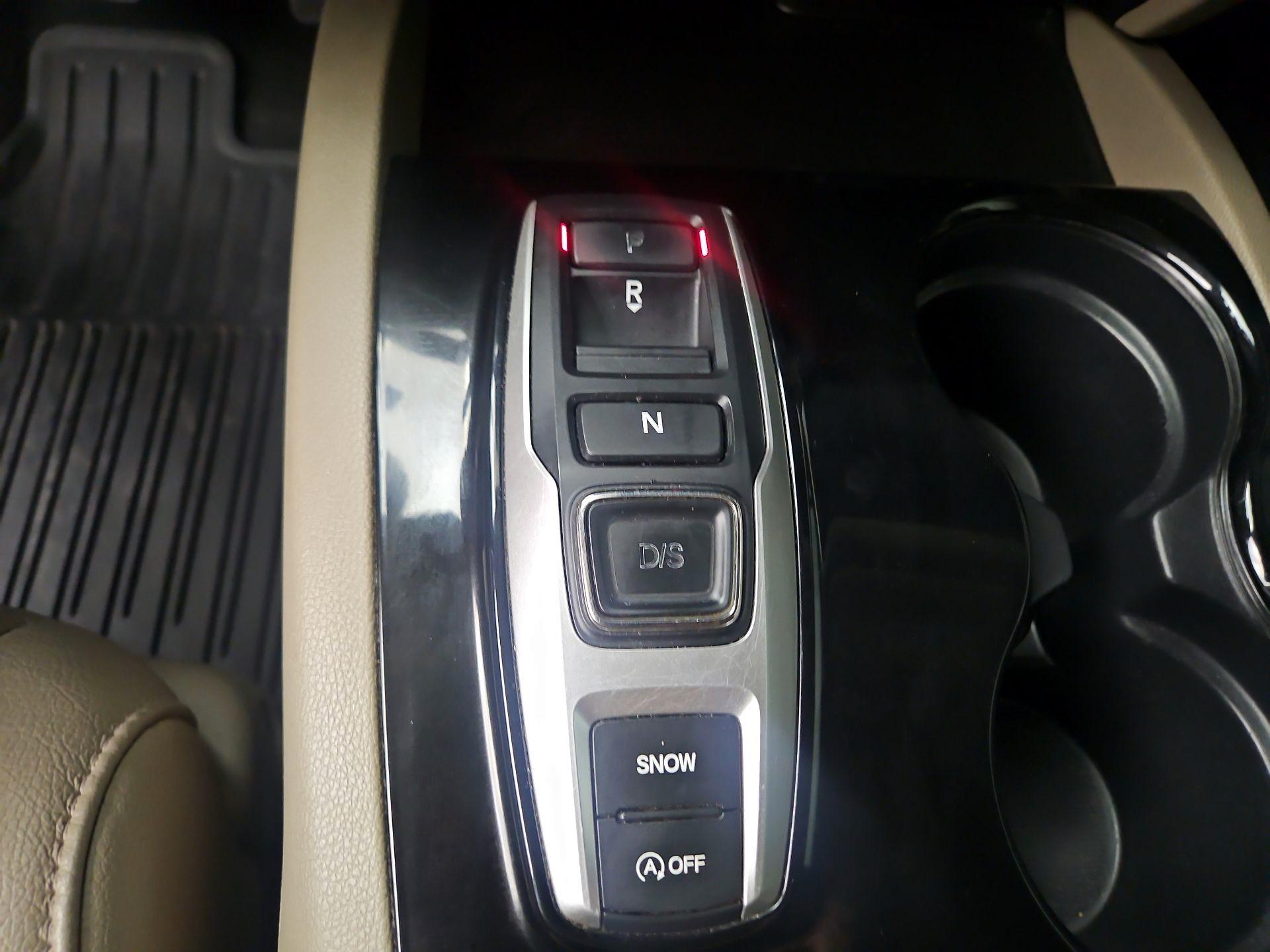 Thumbnail: 2016 Honda Pilot - 16